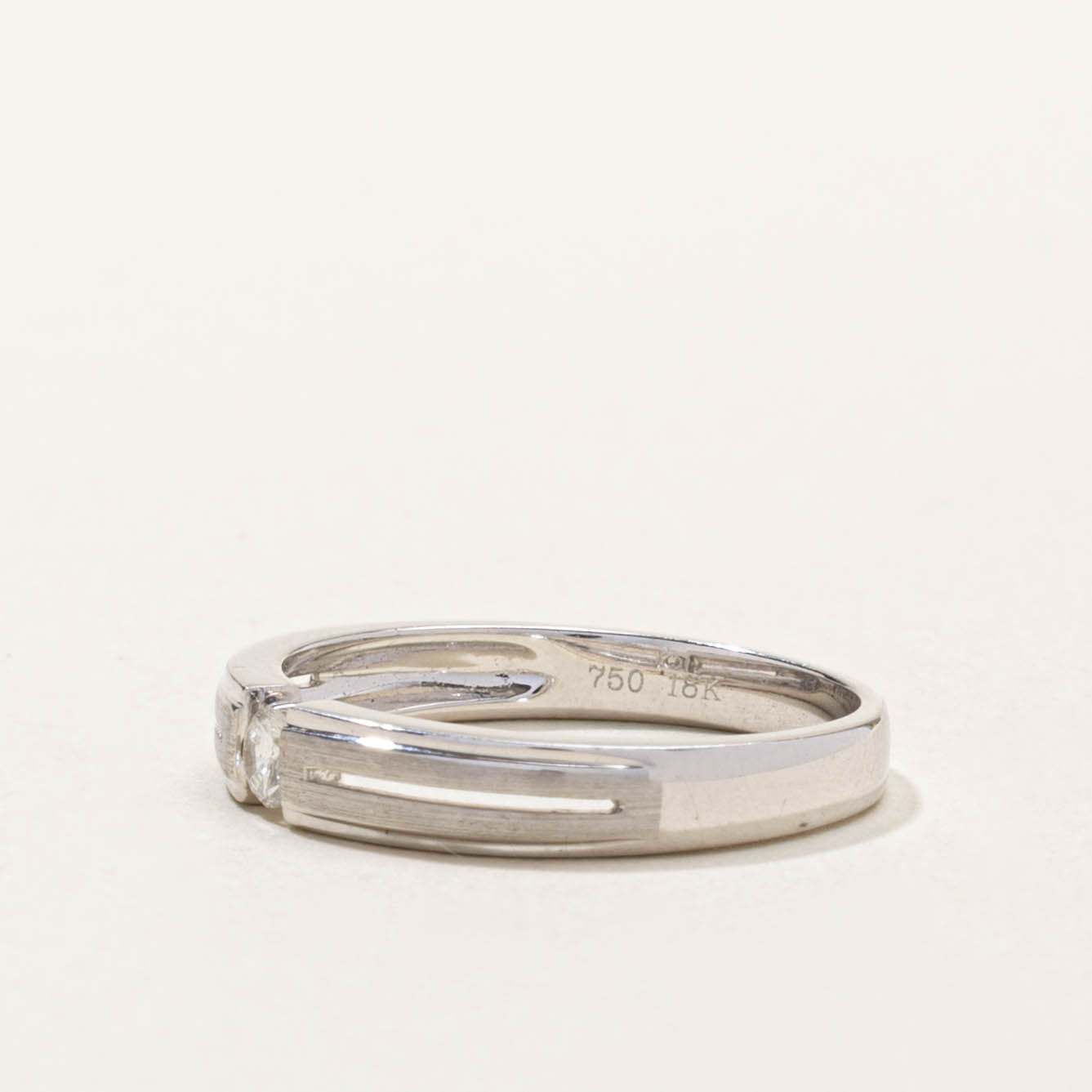 18k Tension Set Diamond Grooved Ring | SZ 5.75