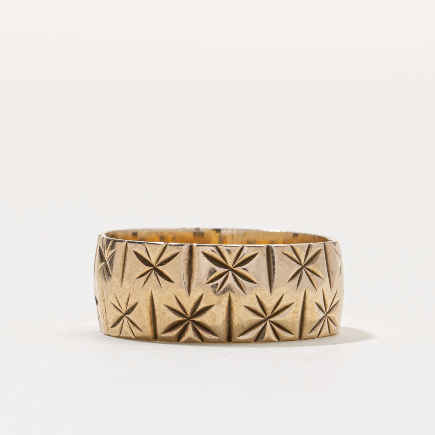 1975 London 9k Star Engraved Band | 7.15mm | SZ 6