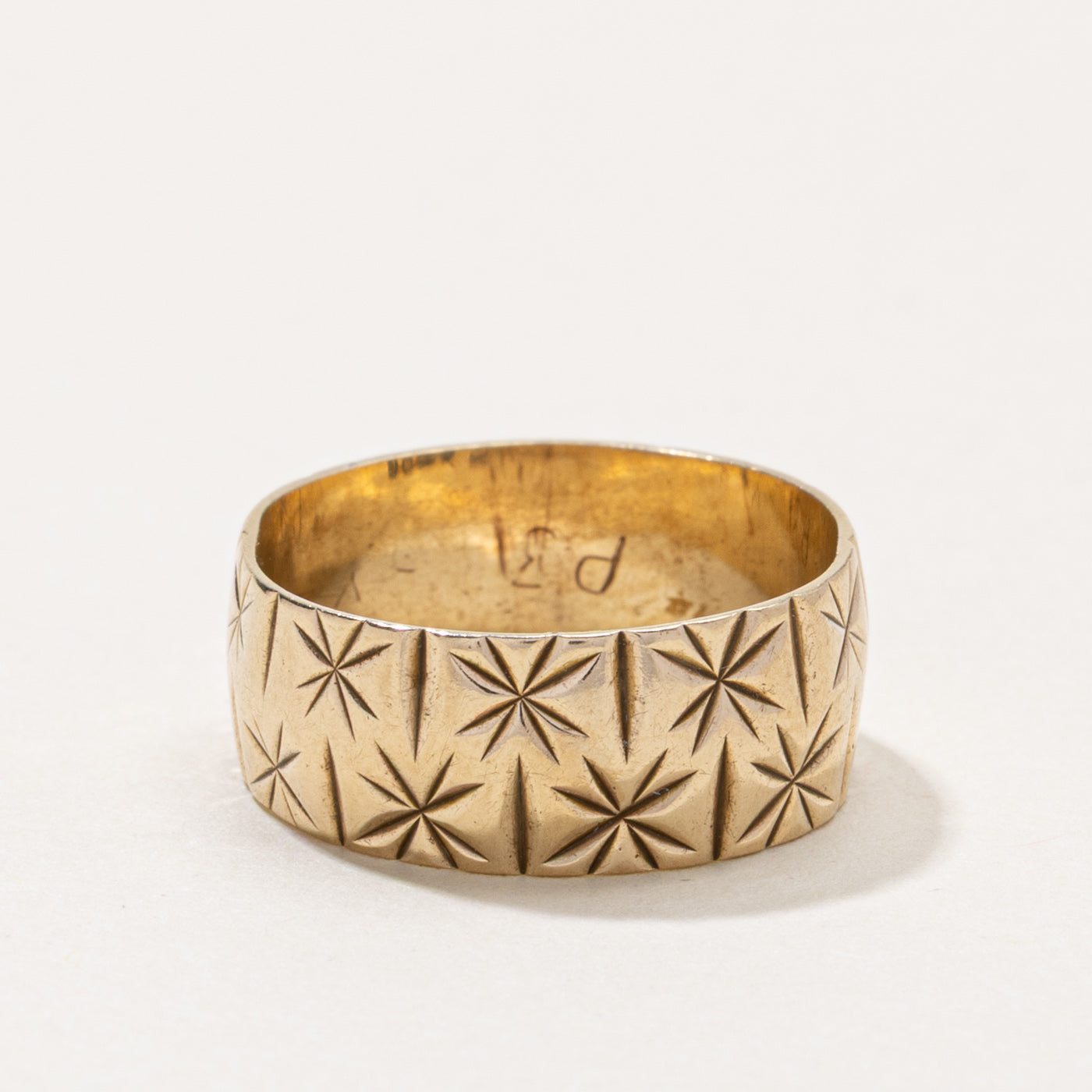 1975 London 9k Star Engraved Band | 7.15mm | SZ 6