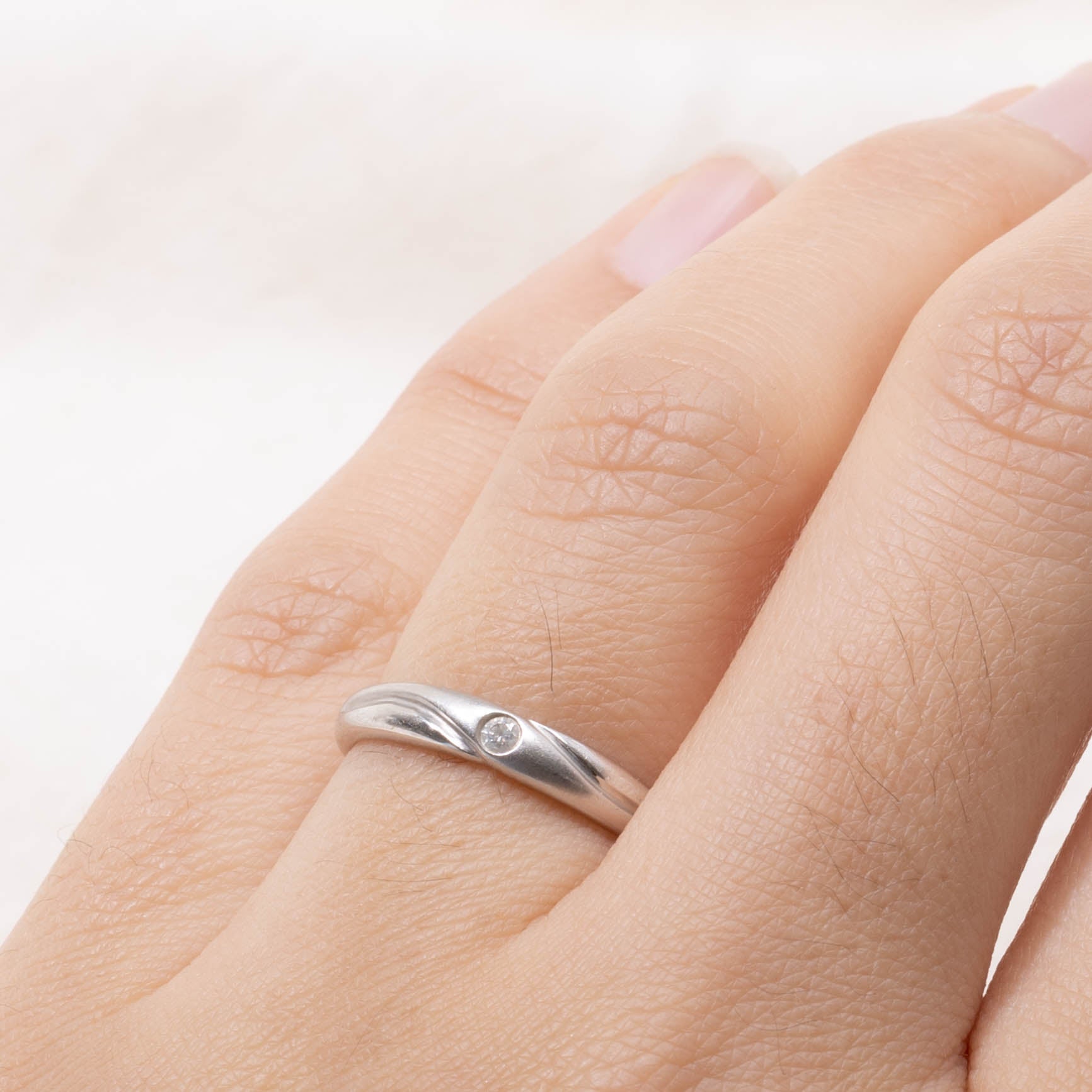 18k Flush Set Diamond Grooved Band | SZ 6