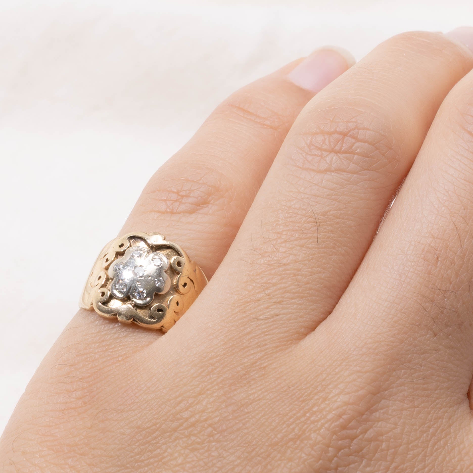 14k Two Tone Diamond Daisy Cocktail Ring | SZ 4.25
