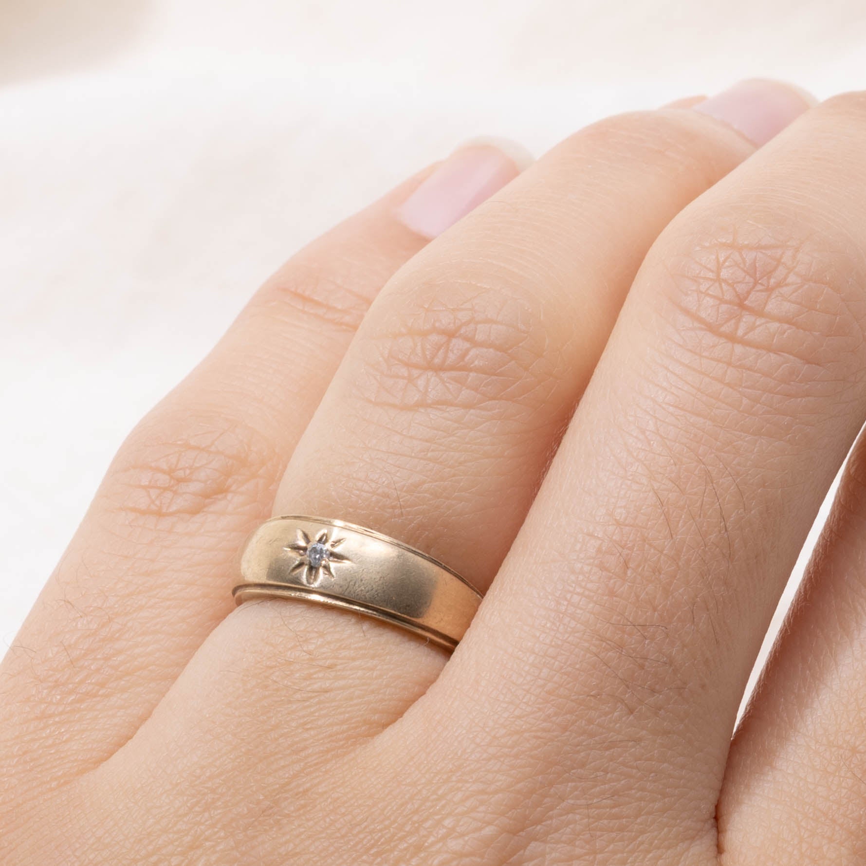 10k Star Set Diamond Grooved Ring | SZ 4.25