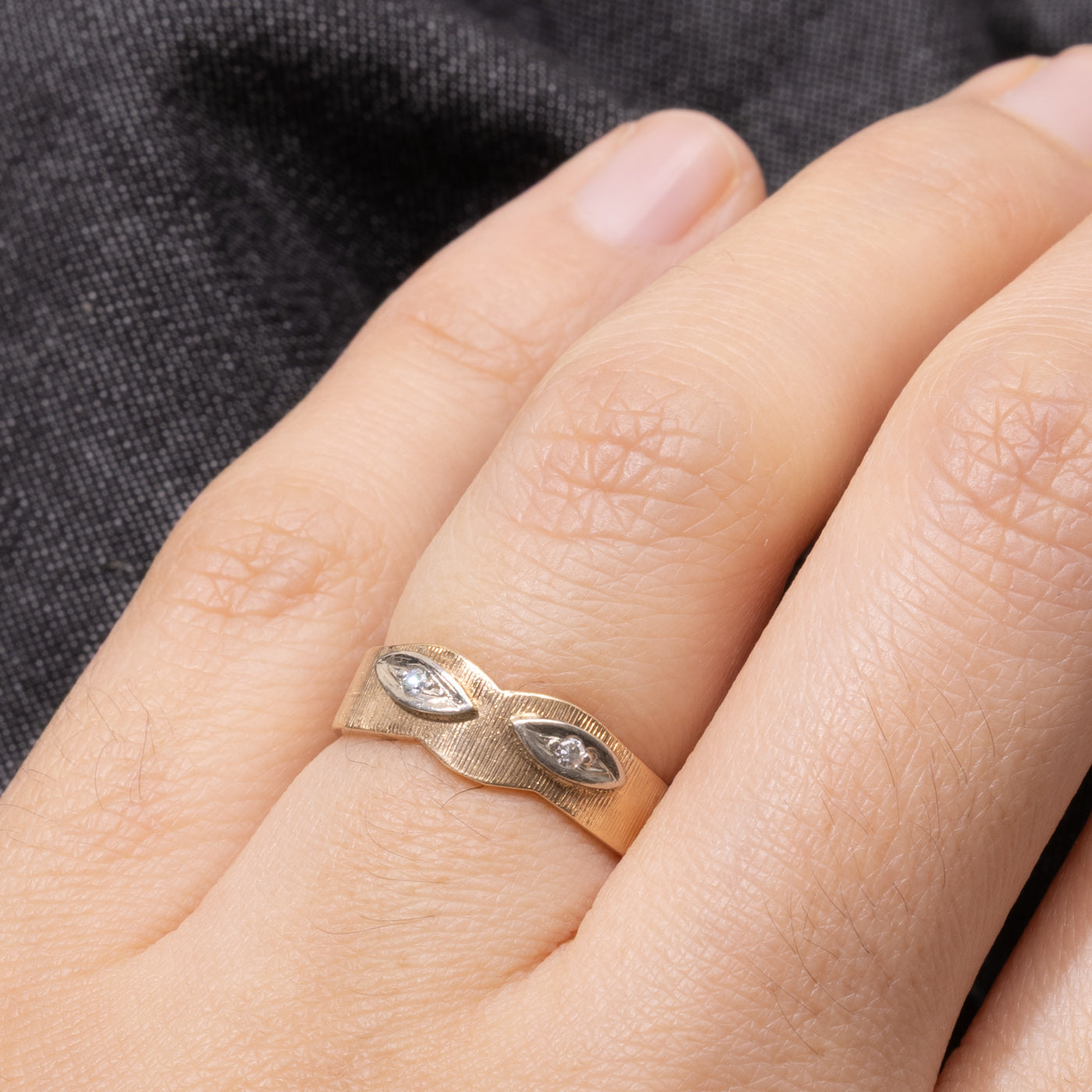 14k Illusion Set Diamond Fluted Wave Band | SZ 4.5
