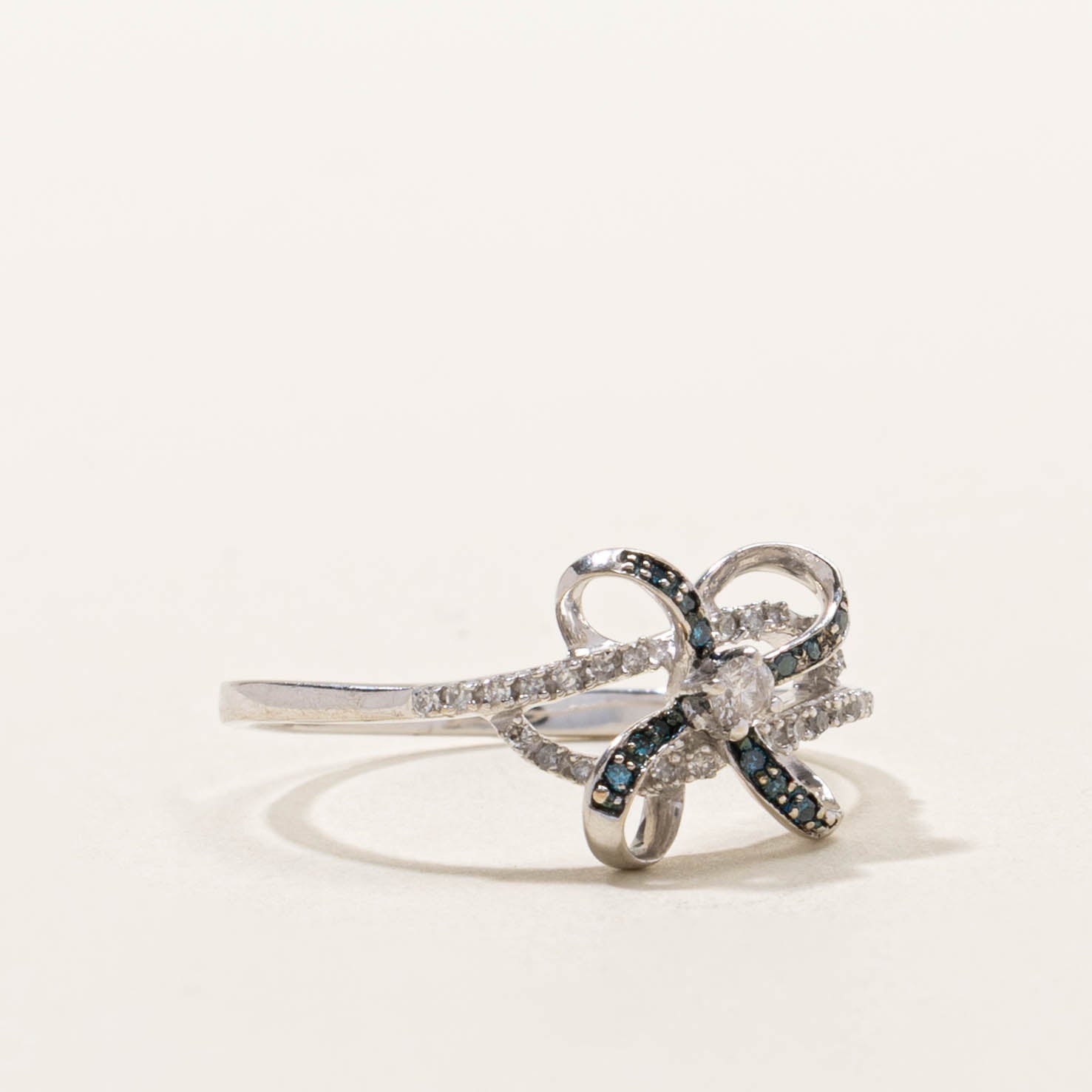 10k Blue & White Diamond Openwork Ribbon Ring | SZ 8.25