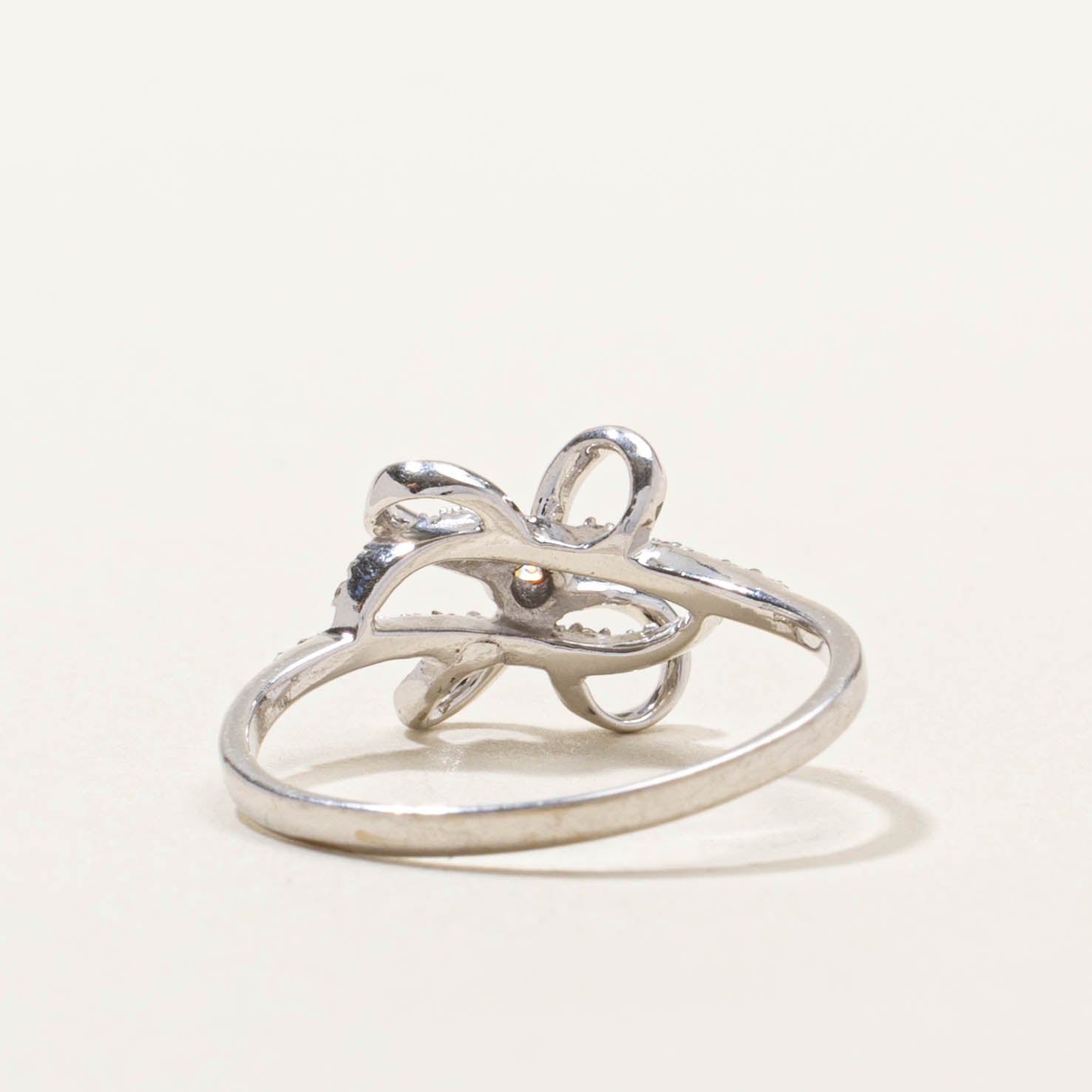 10k Blue & White Diamond Openwork Ribbon Ring | SZ 8.25