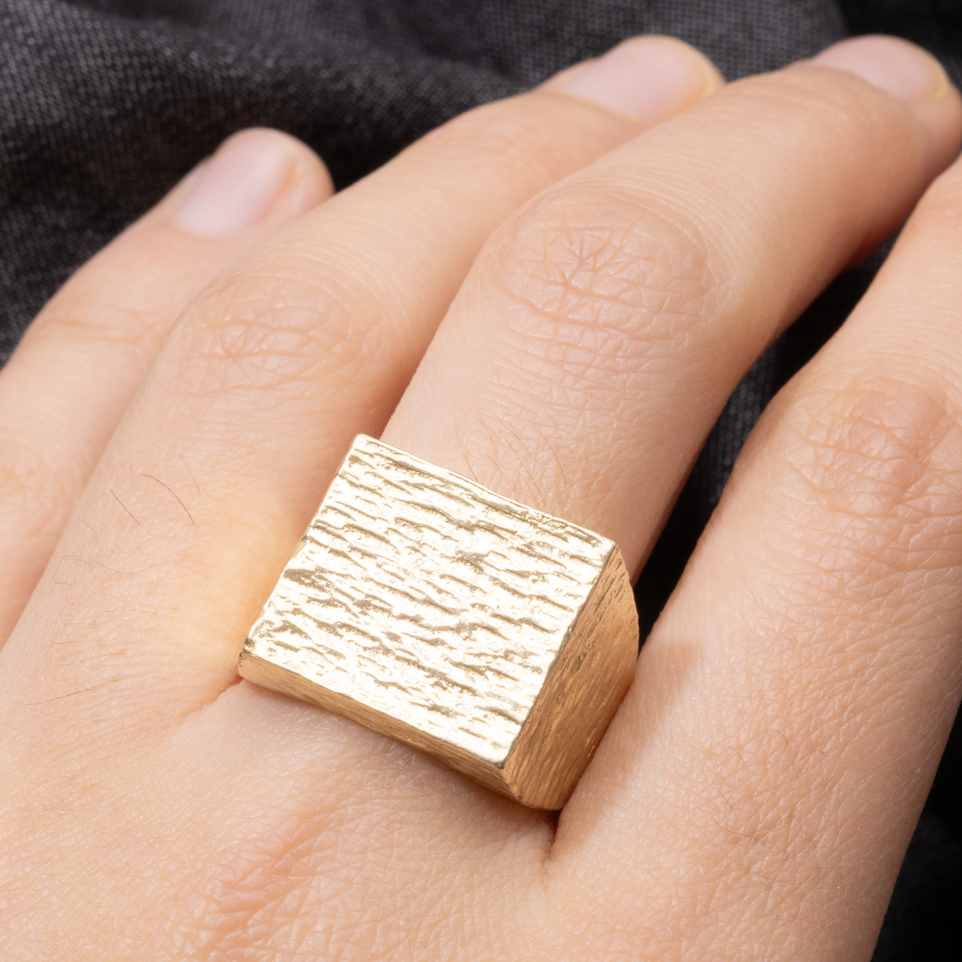 1973 London 9k Textured Chunky Signet Ring | SZ 10