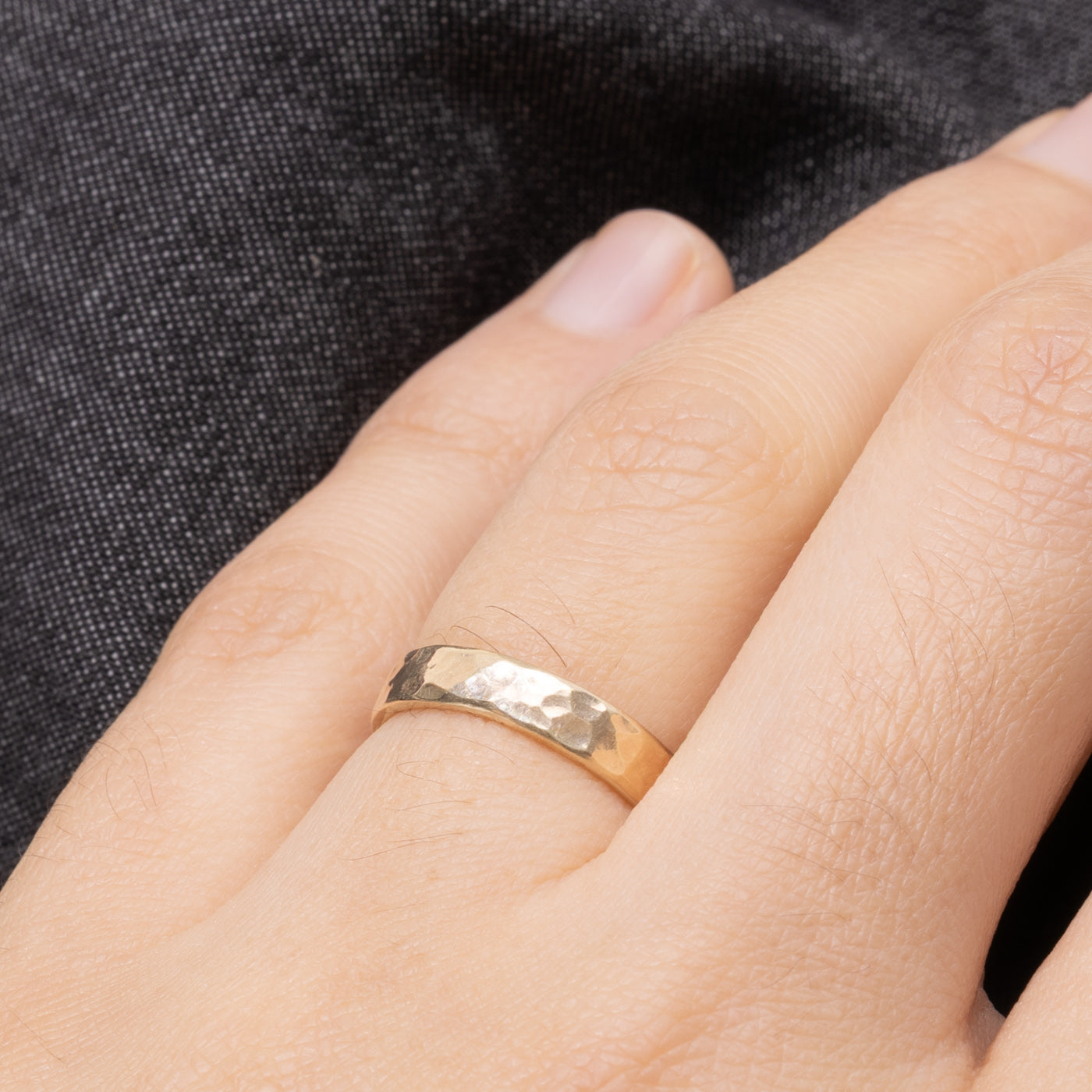 10k Hammered Textured Band | 3.55mm | SZ 4.5