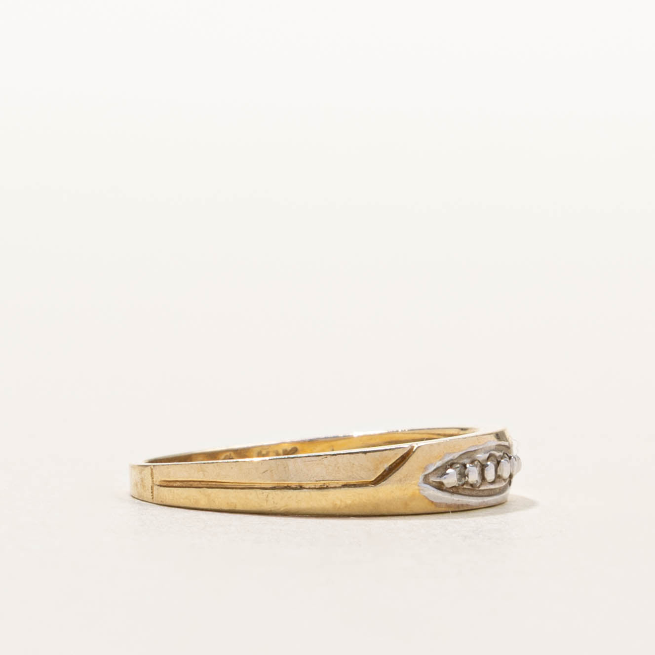 10k Diamond Marquise Grooved Ring | SZ 6