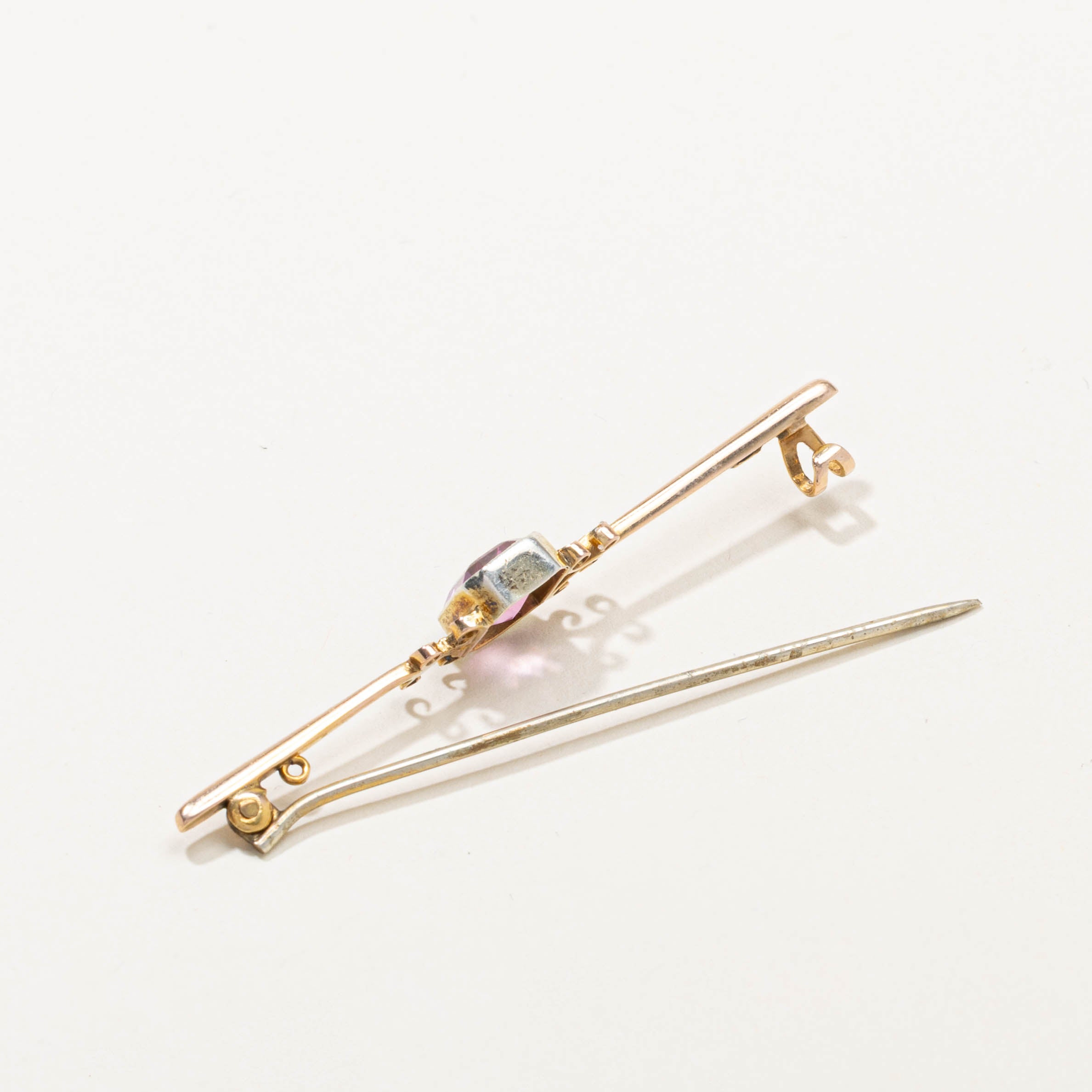 9k Antique Pink Glass Bar Brooch | 3.00ct