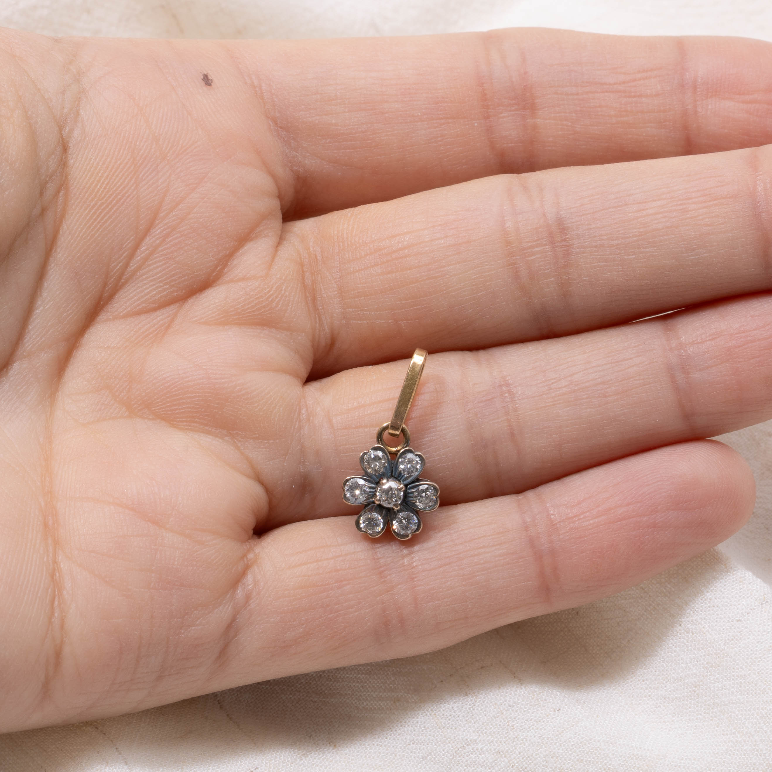 10k Diamond Daisy Cluster Pendant | 0.43ctw
