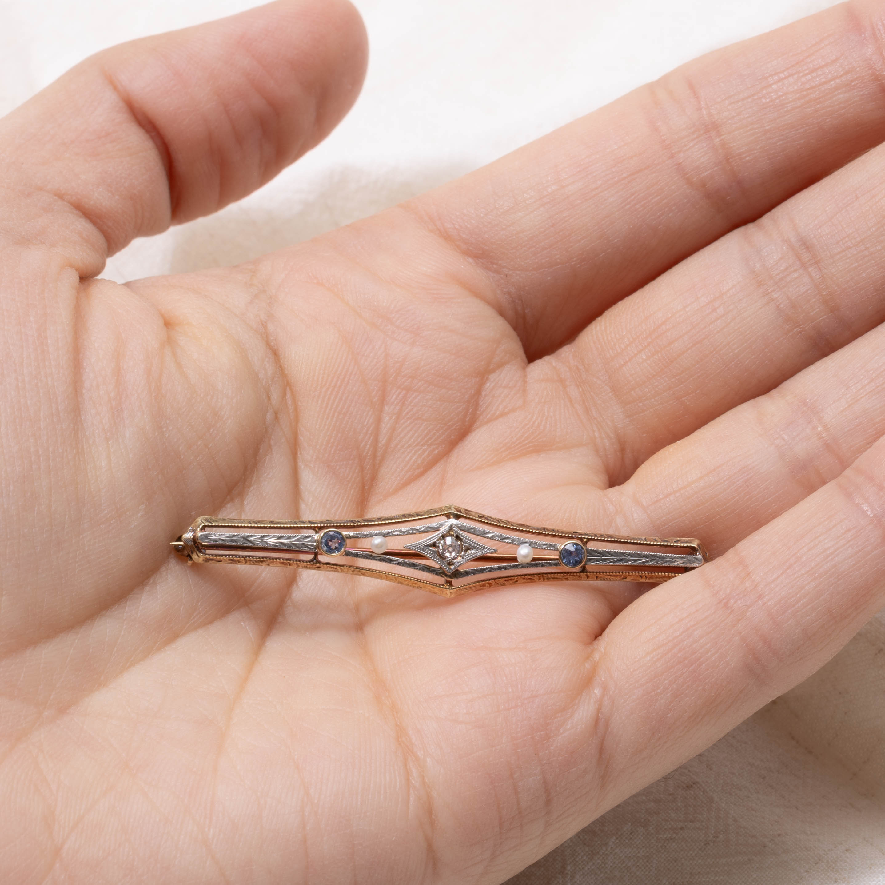 Art Deco Sapphire, Pearl & Diamond Brooch | 0.10ctw, 0.04ctw