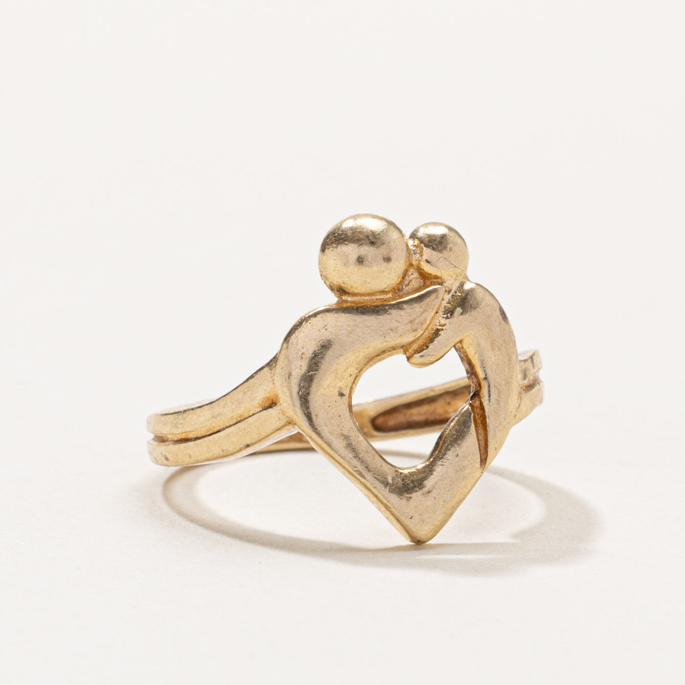 10k Hugging Figures Heart Ring | SZ 4.5