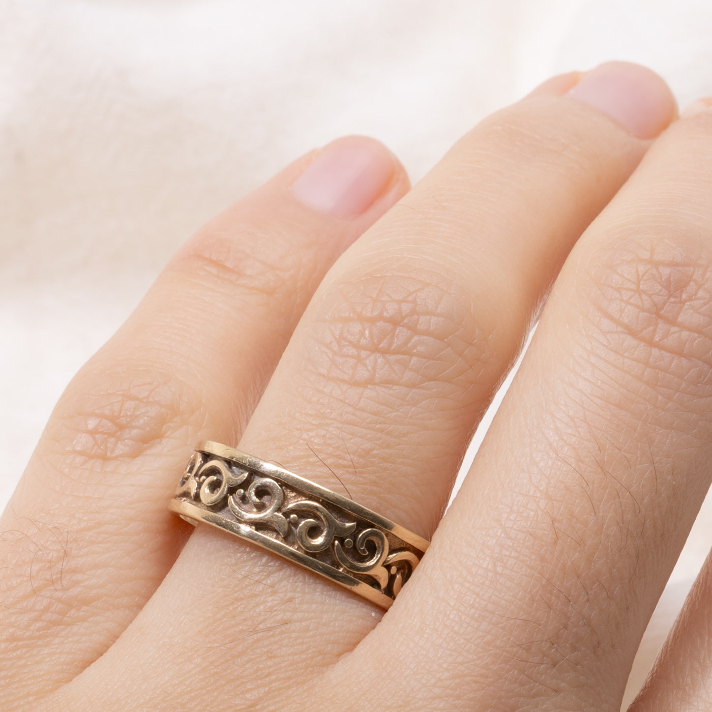 10k Scrollwork Embossed Band | 6mm | SZ 8.5