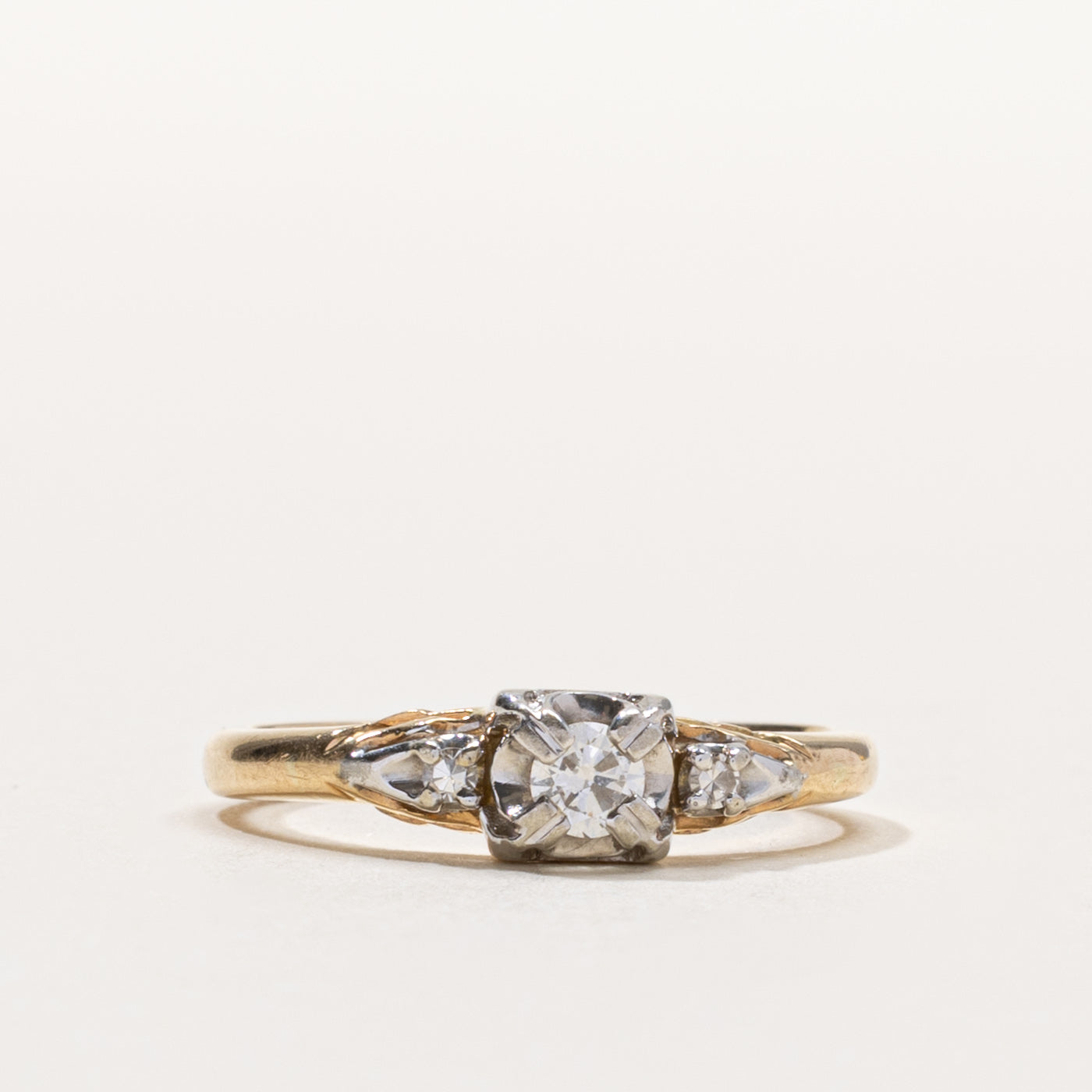 14k Illusion Set Diamond Accented Ring | 0.17ctw | SZ 7