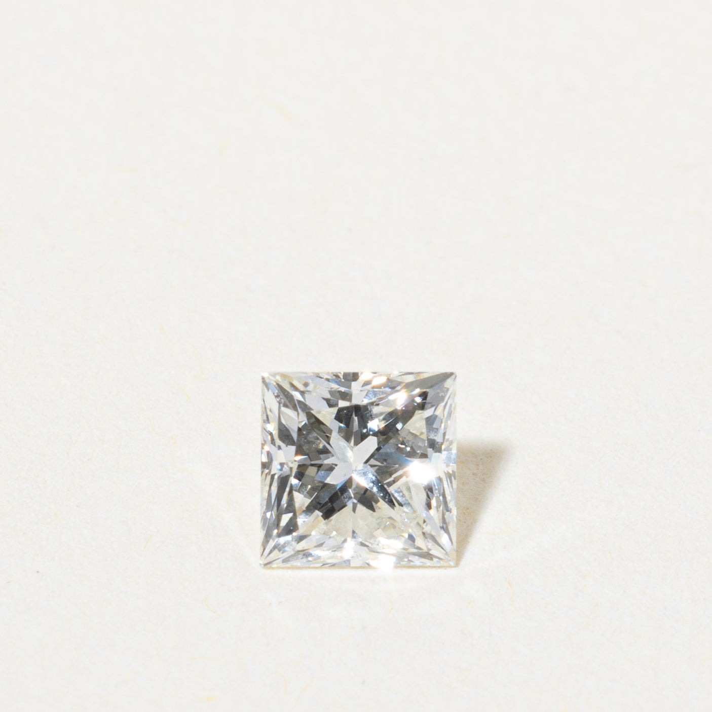 Diamant taille princesse non serti | 0,54 ct |