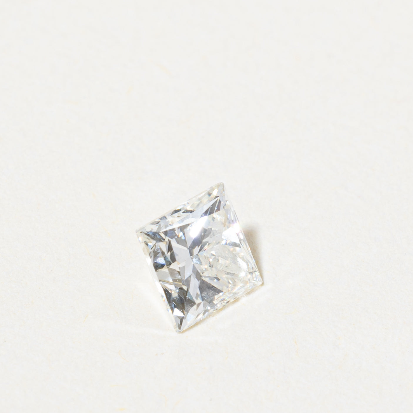 Diamant taille princesse non serti | 0,54 ct |