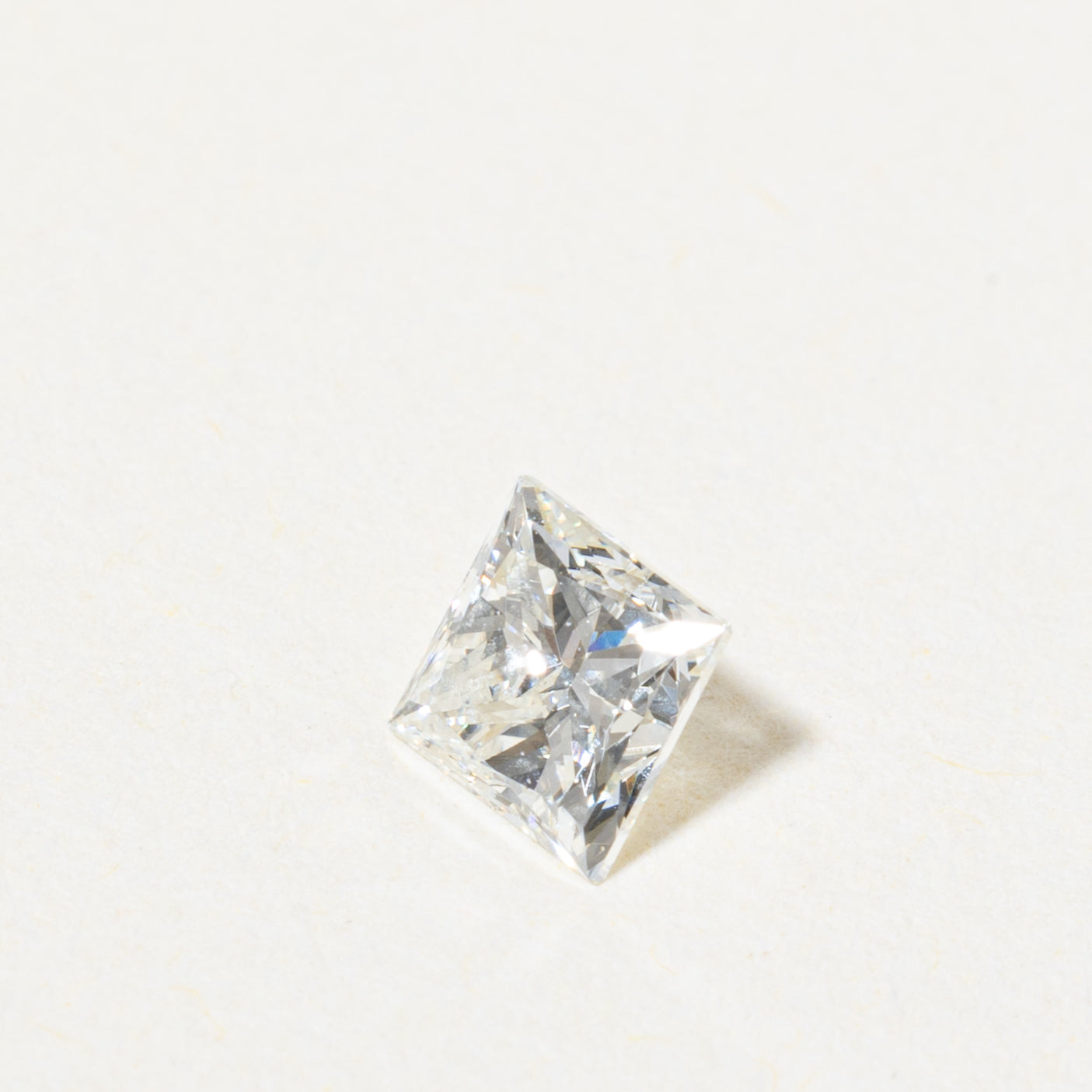 Diamant taille princesse non serti | 0,54 ct |