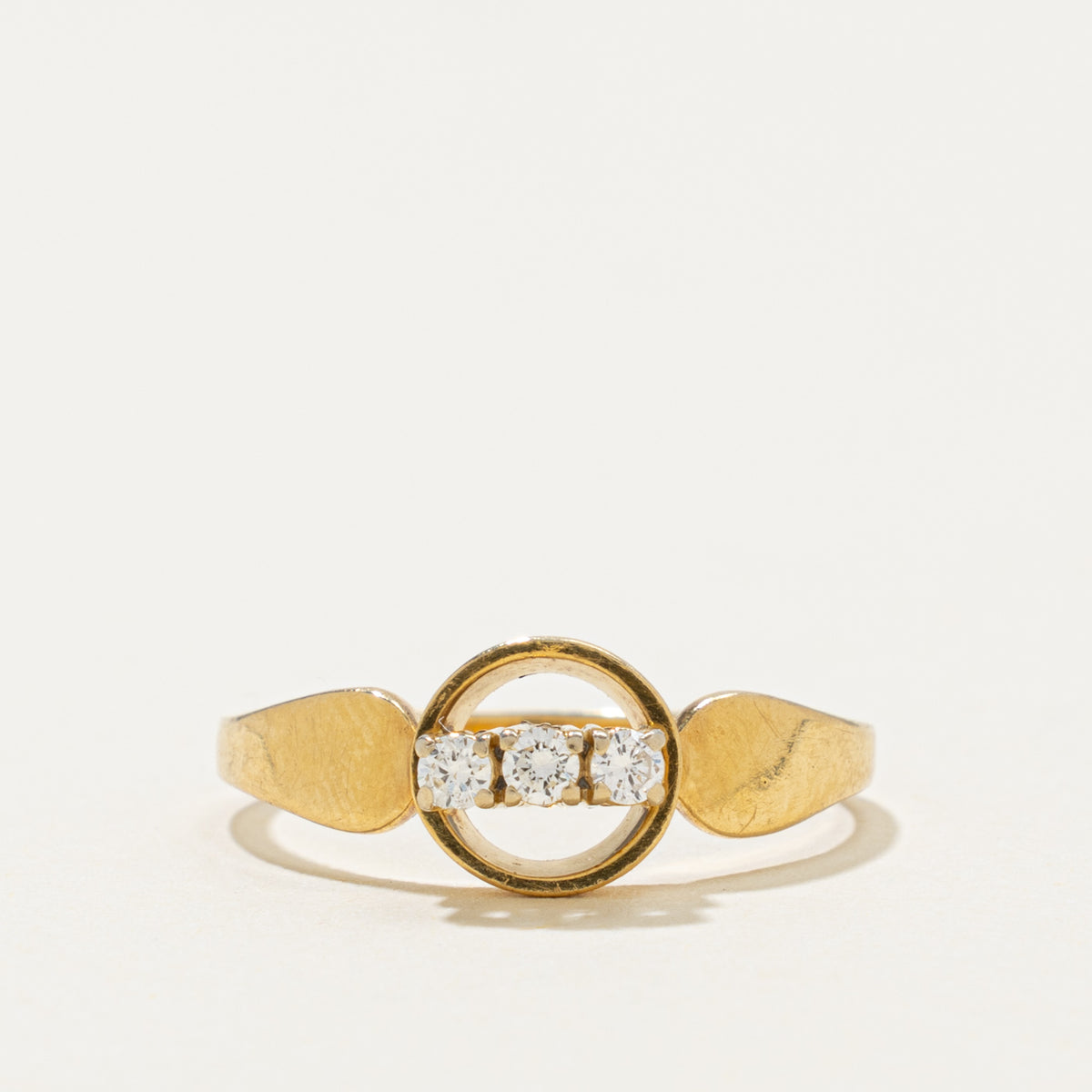18k Three Stone Diamond Circle Framed Ring | 0.10ctw | SZ 7.25