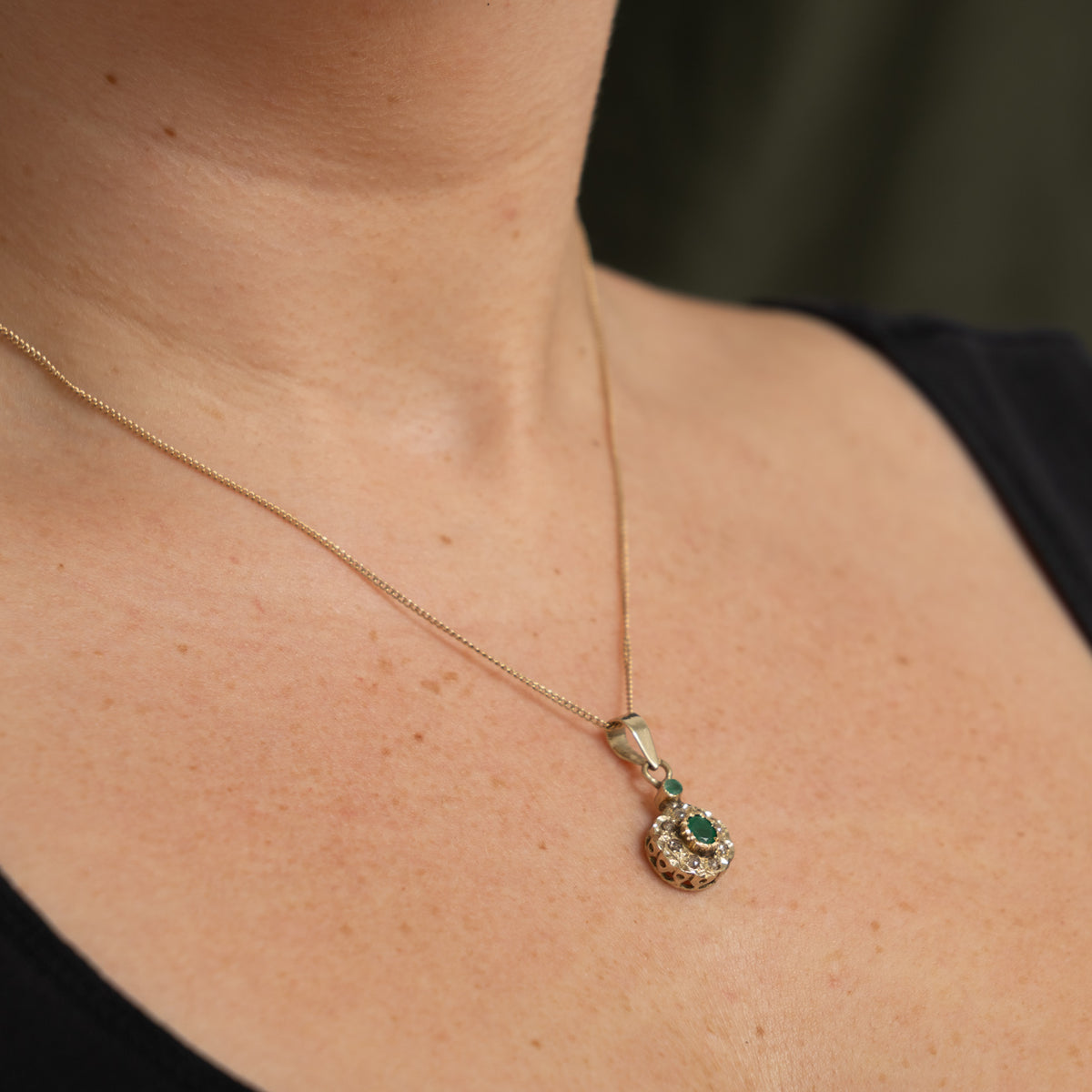 18k White Gold Emerald & Rose Cut Diamond Floral Pendant | 0.29ctw, 0.1ctw