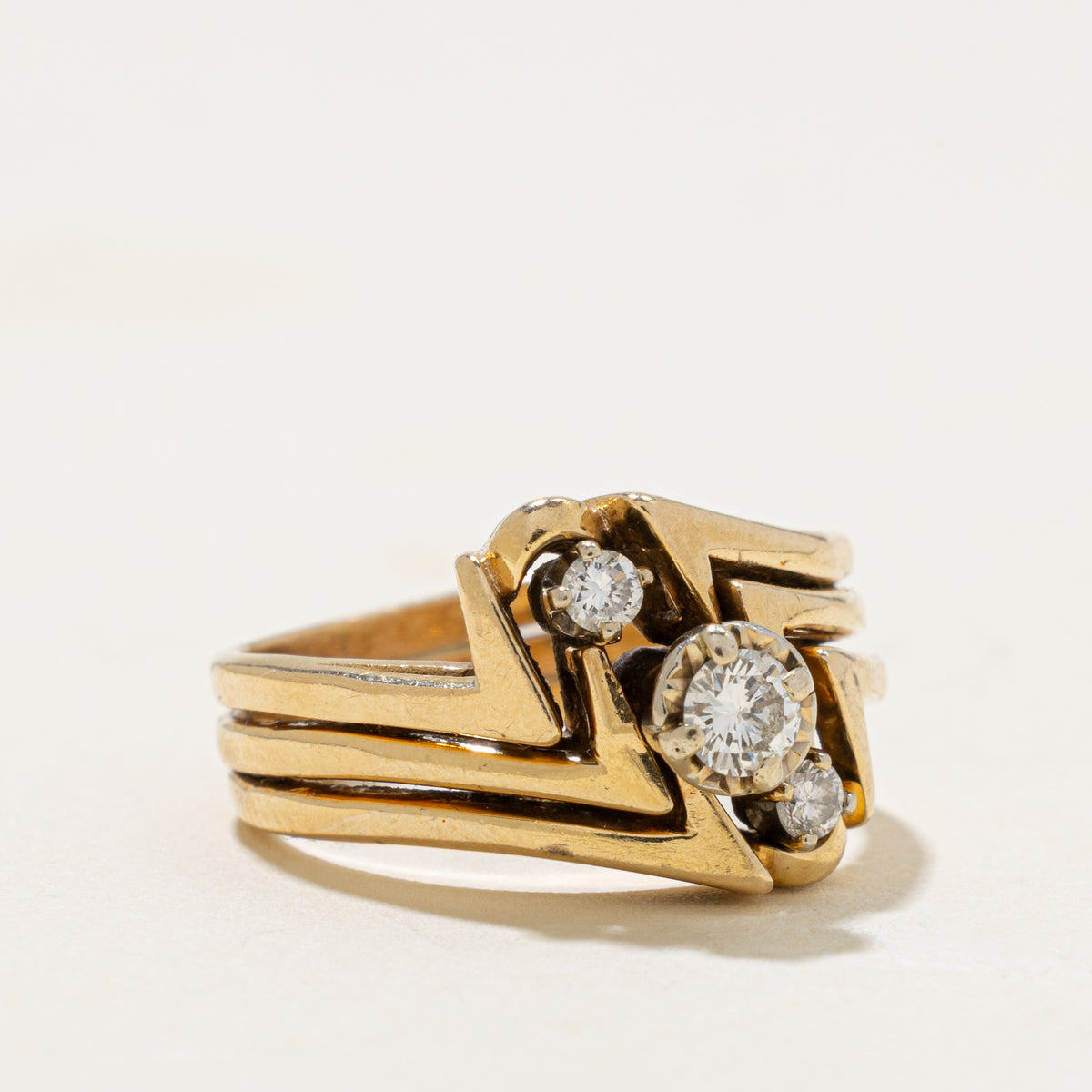 14k Three Stone Diamond Grooved Zigzag Cocktail Ring | 0.23ctw | SZ 5.75