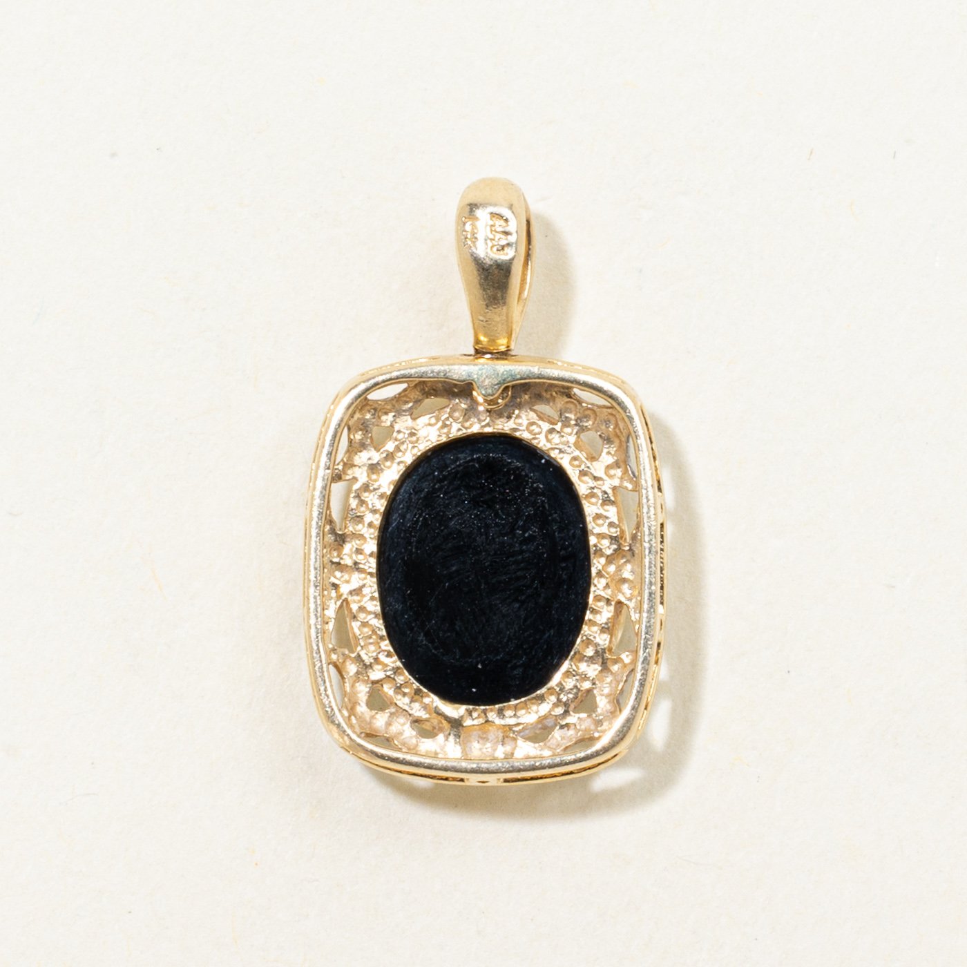14K Pendants with Oval Cameo Agate