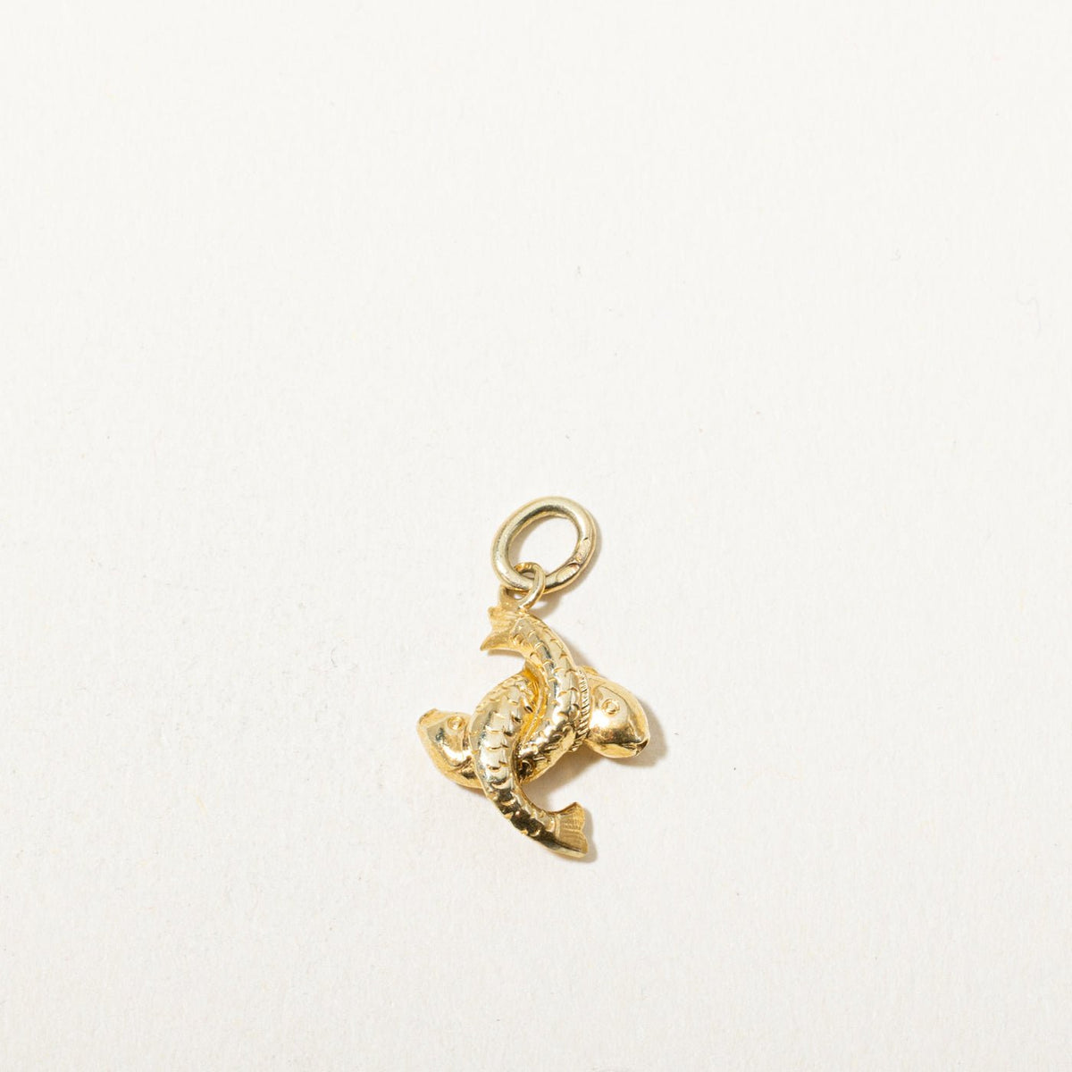 18k Yellow Gold Engraved Pisces Zodiac Charm