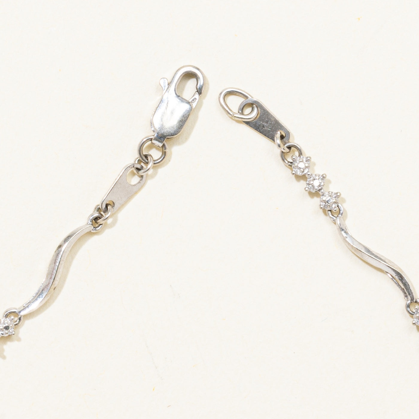 10k Scattered Diamond Wave Bracelet | 7.25"