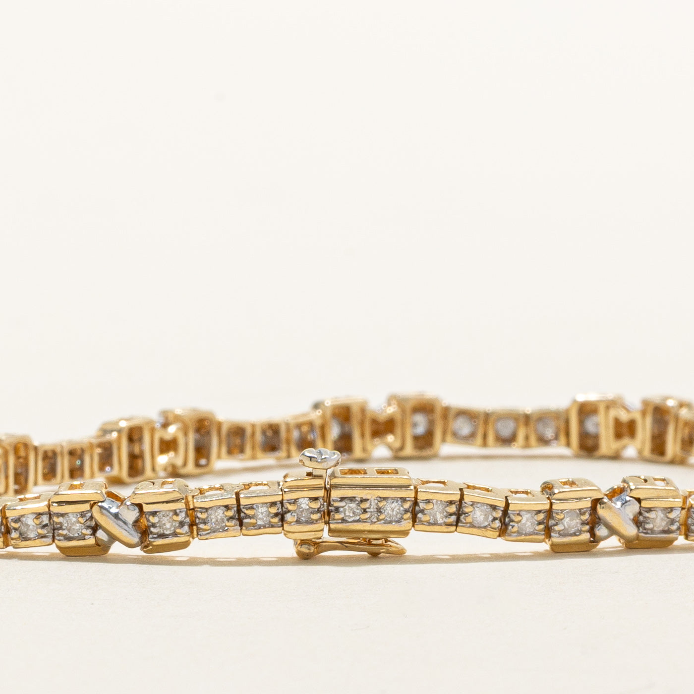 Bracelet tennis géométrique en or 14 carats serti de diamants | 0,75 ct | 17,8 cm