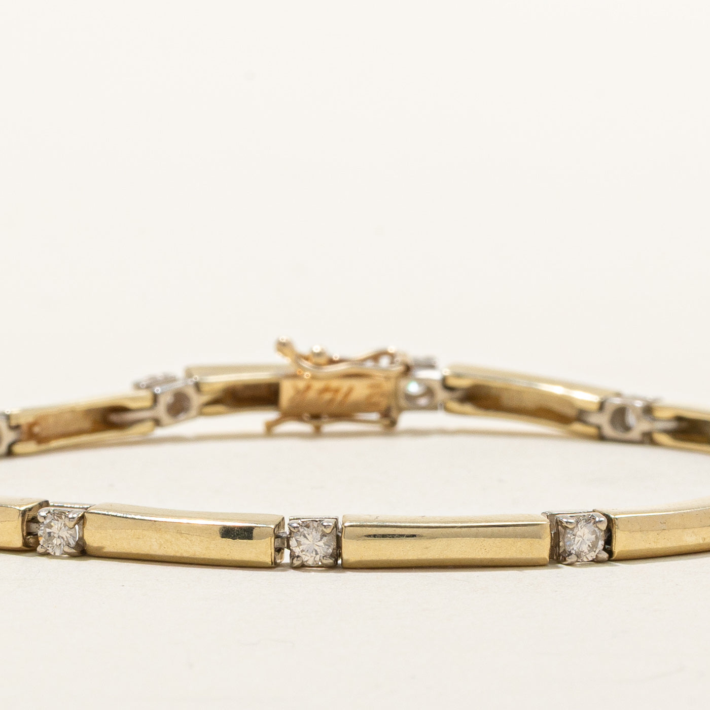 Bracelet barrette satellite en or 14 carats serti de diamants | 0,84 ct au total | 19 cm