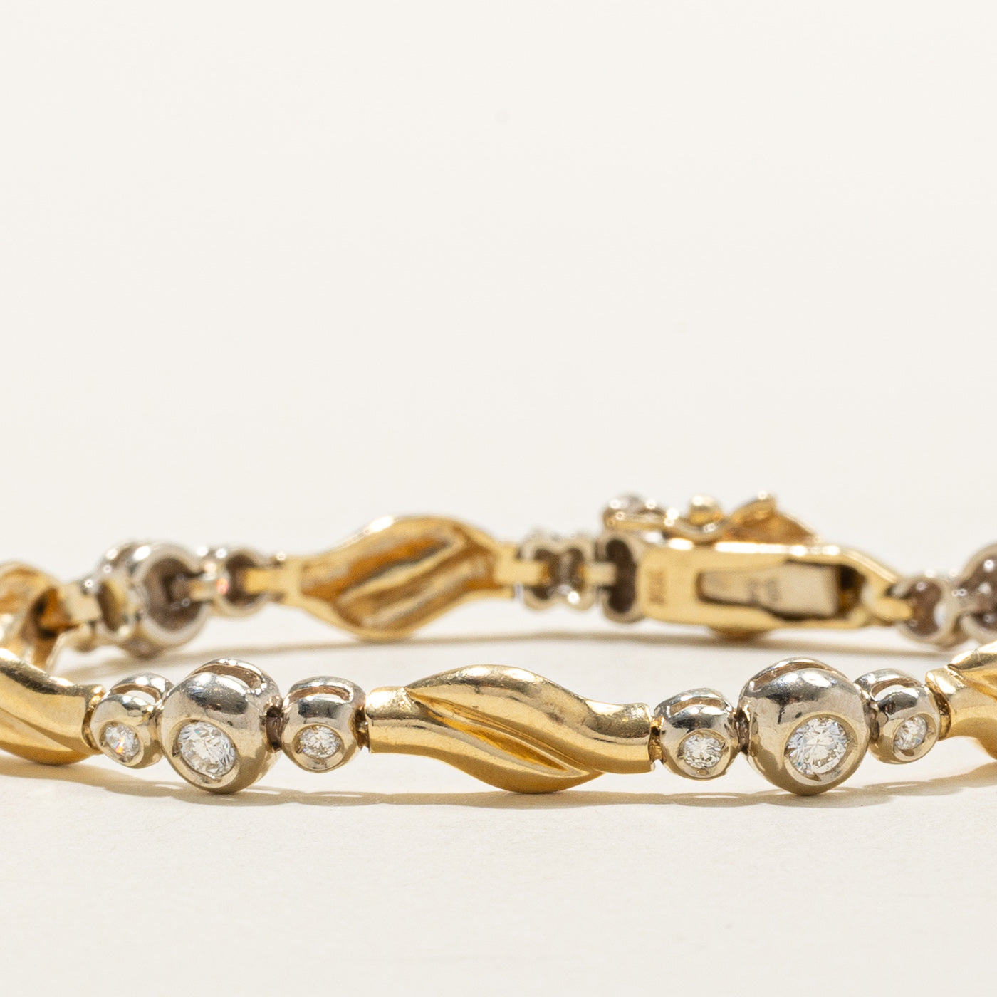 14K Diamond Grooved Wave Tennis Bracelet | 0.72ctw | 7"