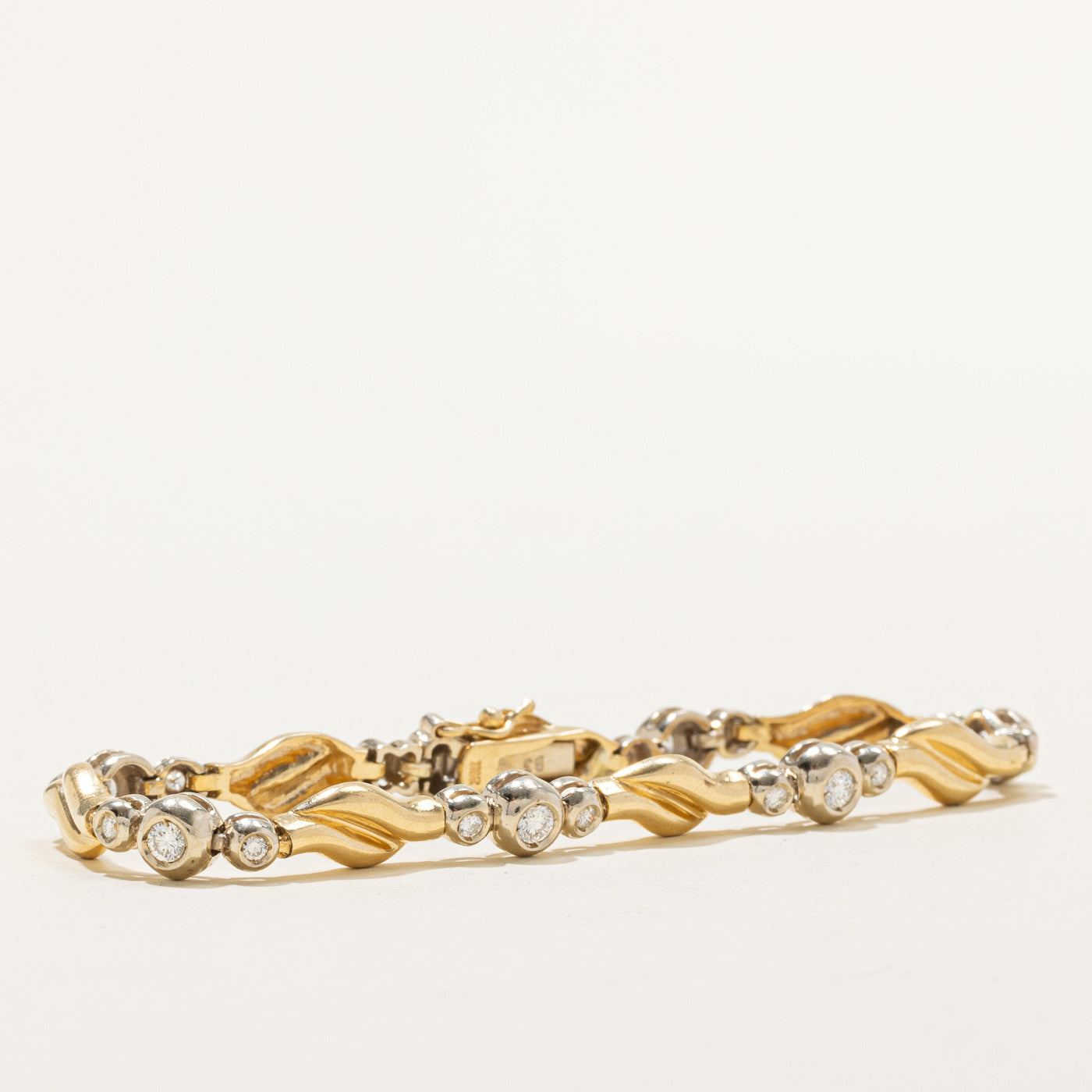 14K Diamond Grooved Wave Tennis Bracelet | 0.72ctw | 7"