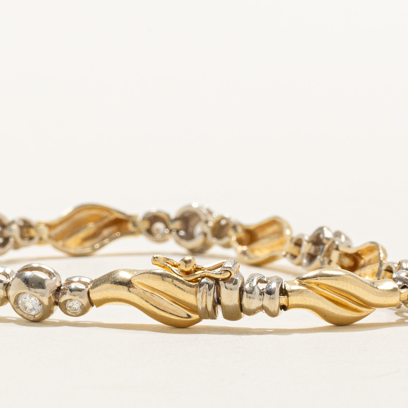 14K Diamond Grooved Wave Tennis Bracelet | 0.72ctw | 7"