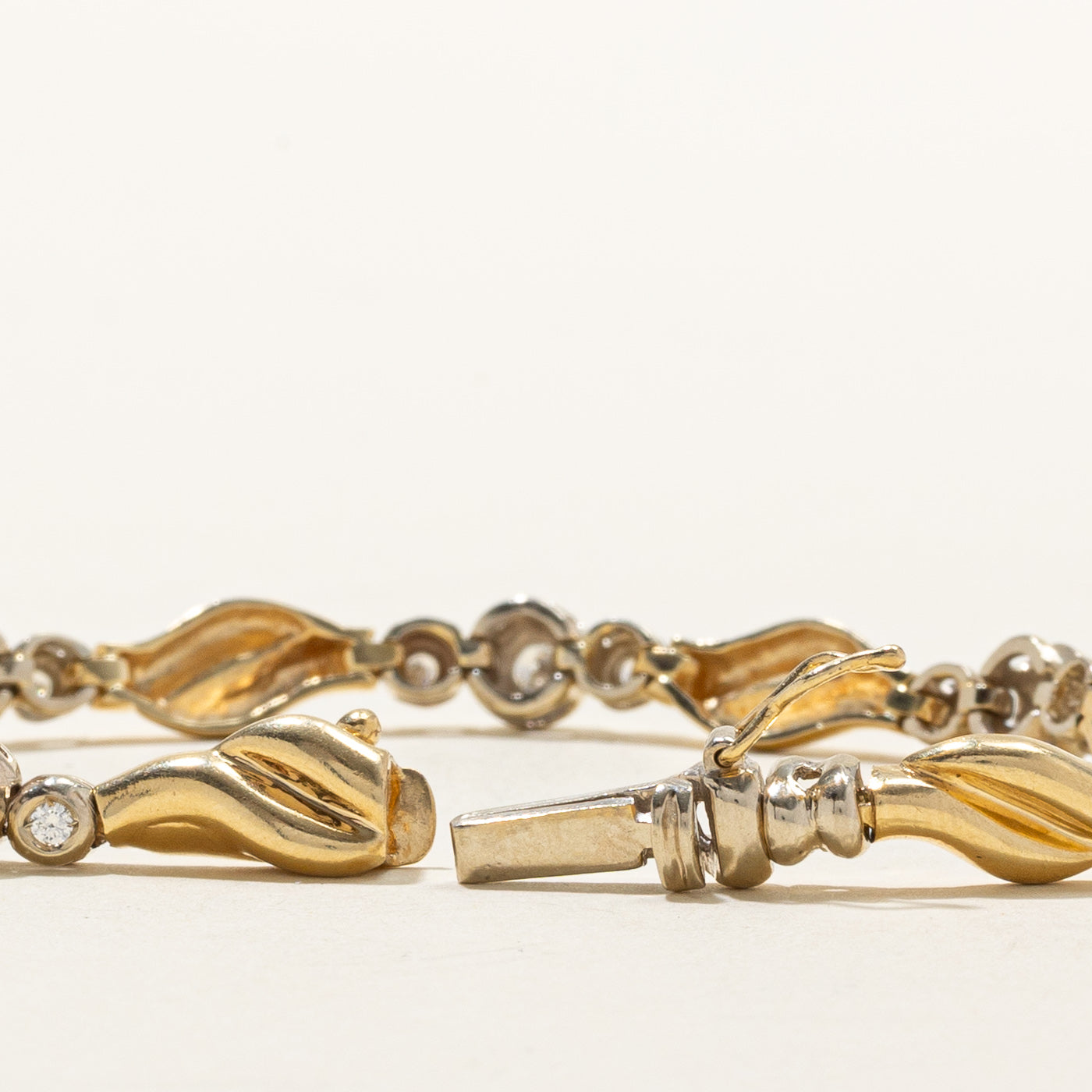 14K Diamond Grooved Wave Tennis Bracelet | 0.72ctw | 7"