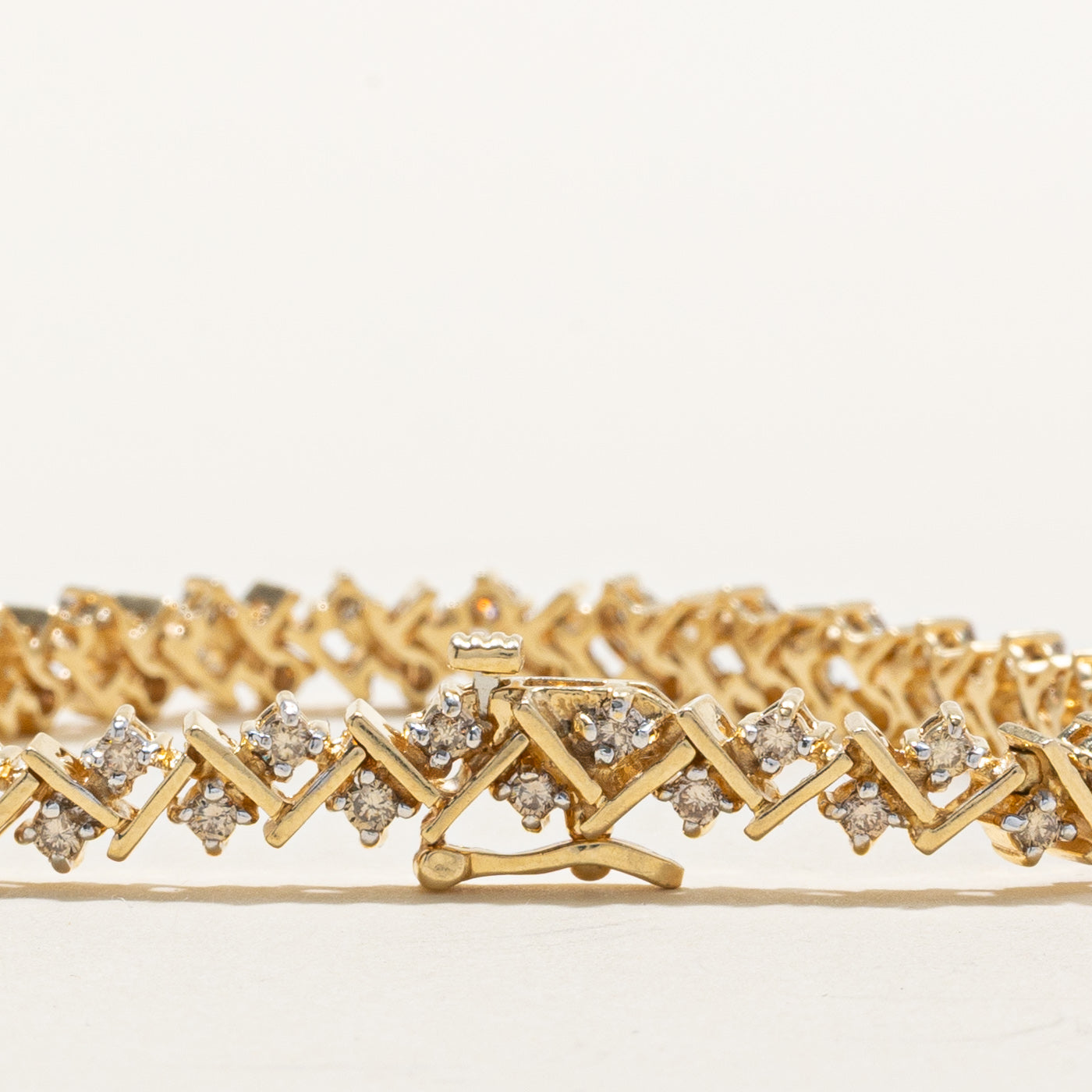 Bracelet tennis géométrique en or jaune 14 carats et diamants | 1,68 ct | 17,8 cm