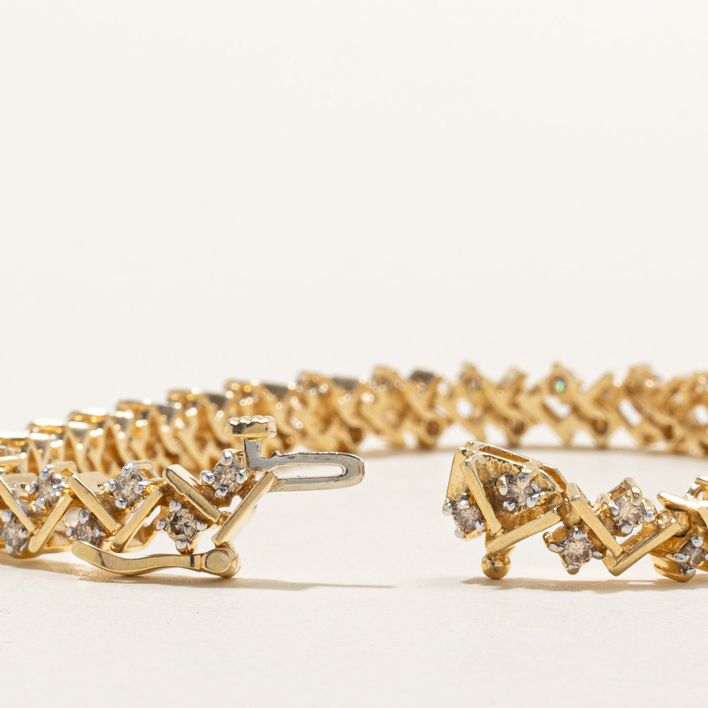 Bracelet tennis géométrique en or jaune 14 carats et diamants | 1,68 ct | 17,8 cm