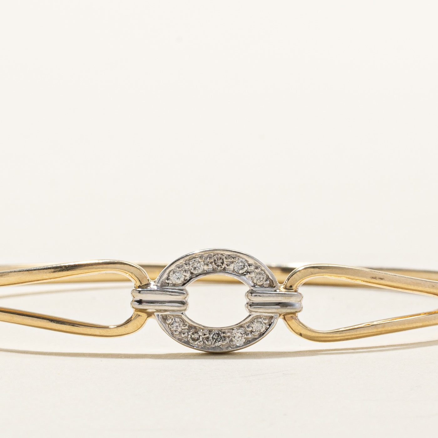 Bracelet jonc à maillons ronds en or 10 carats bicolore serti de diamants | 0,12 ct au total | 17,8 cm
