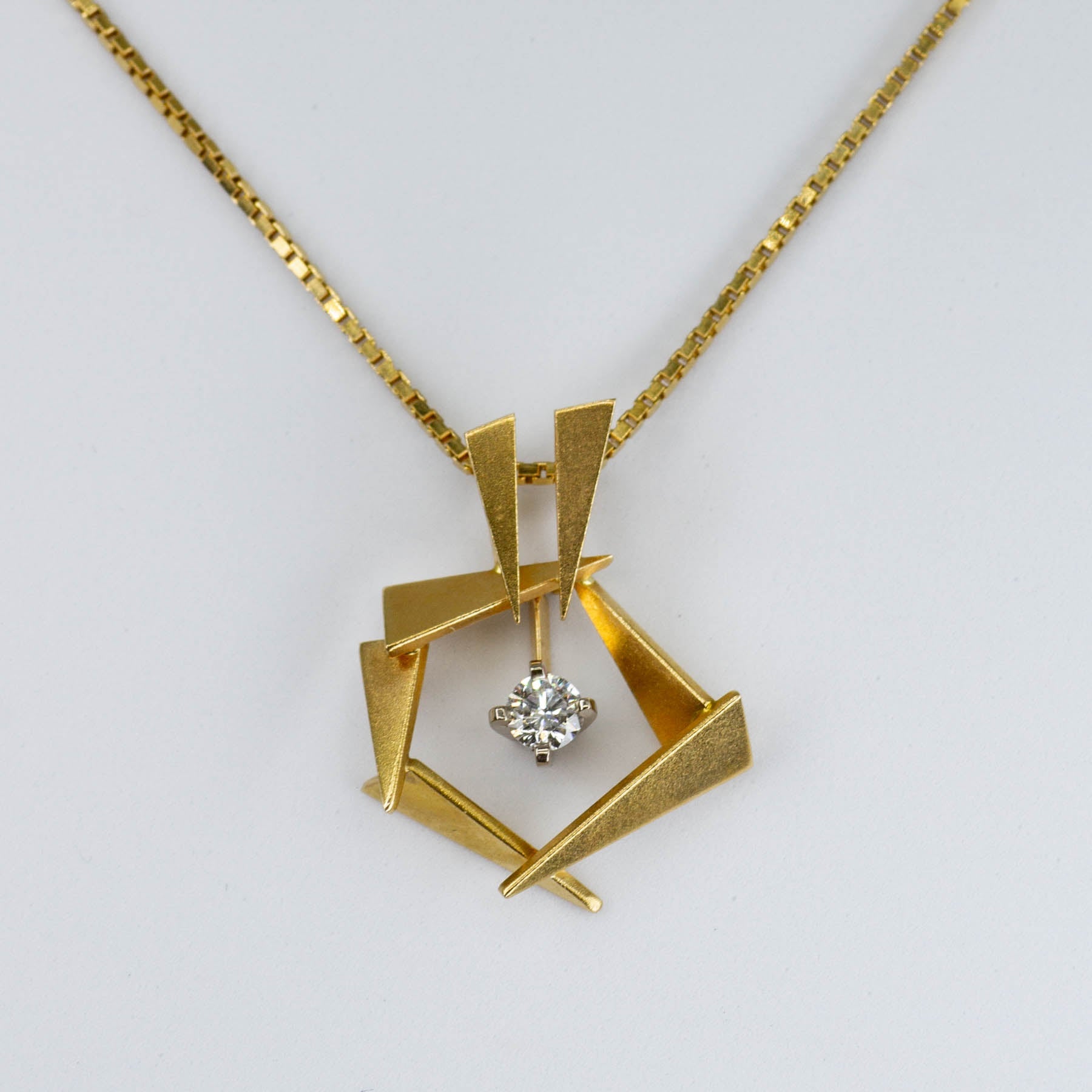 'Cavelti' Diamond Abstract Diamond Necklace| 0.15ct | 17.5" - 100 Ways