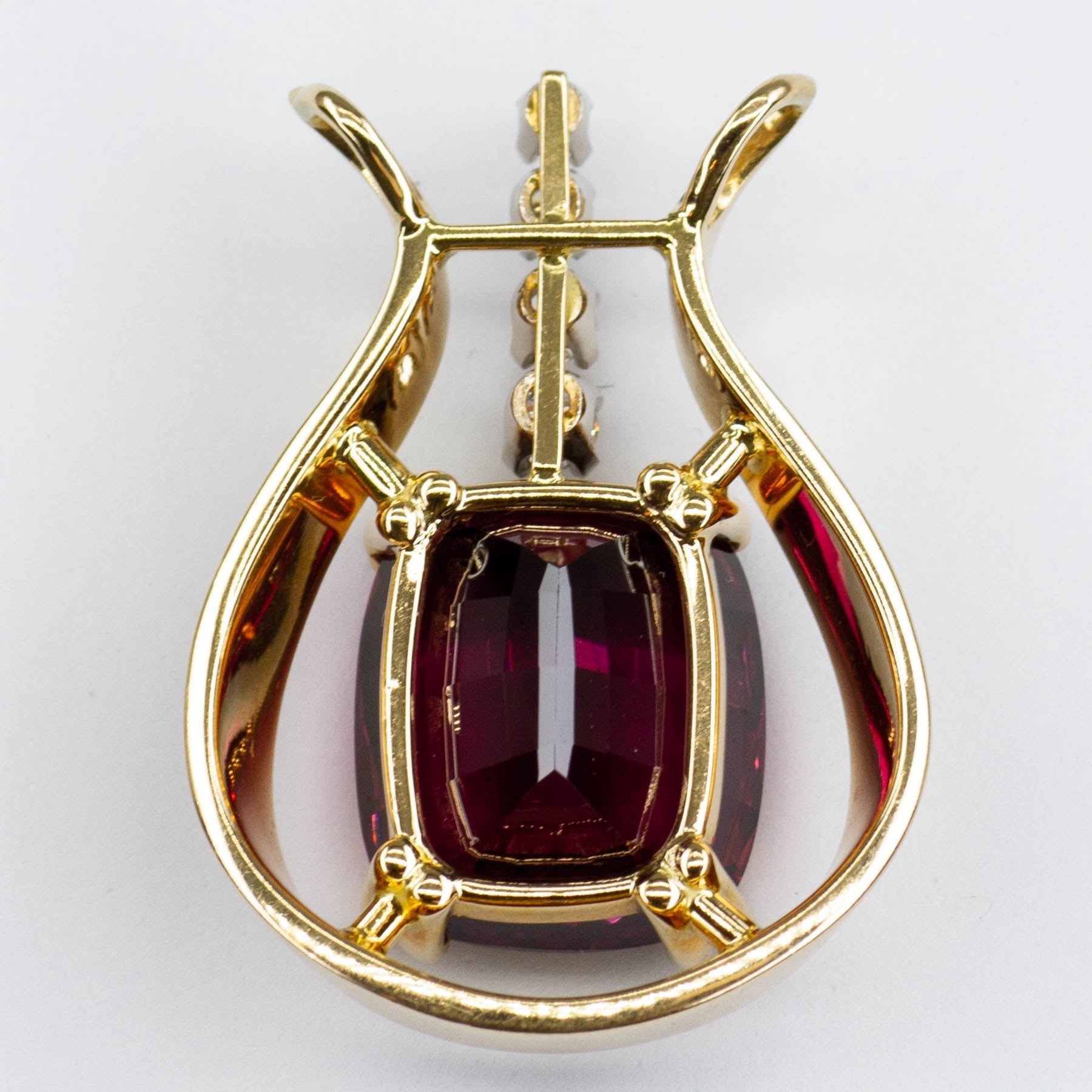 'Cavelti' Garnet and Diamond Pendant | 10ct | 0.14ctw - 100 Ways