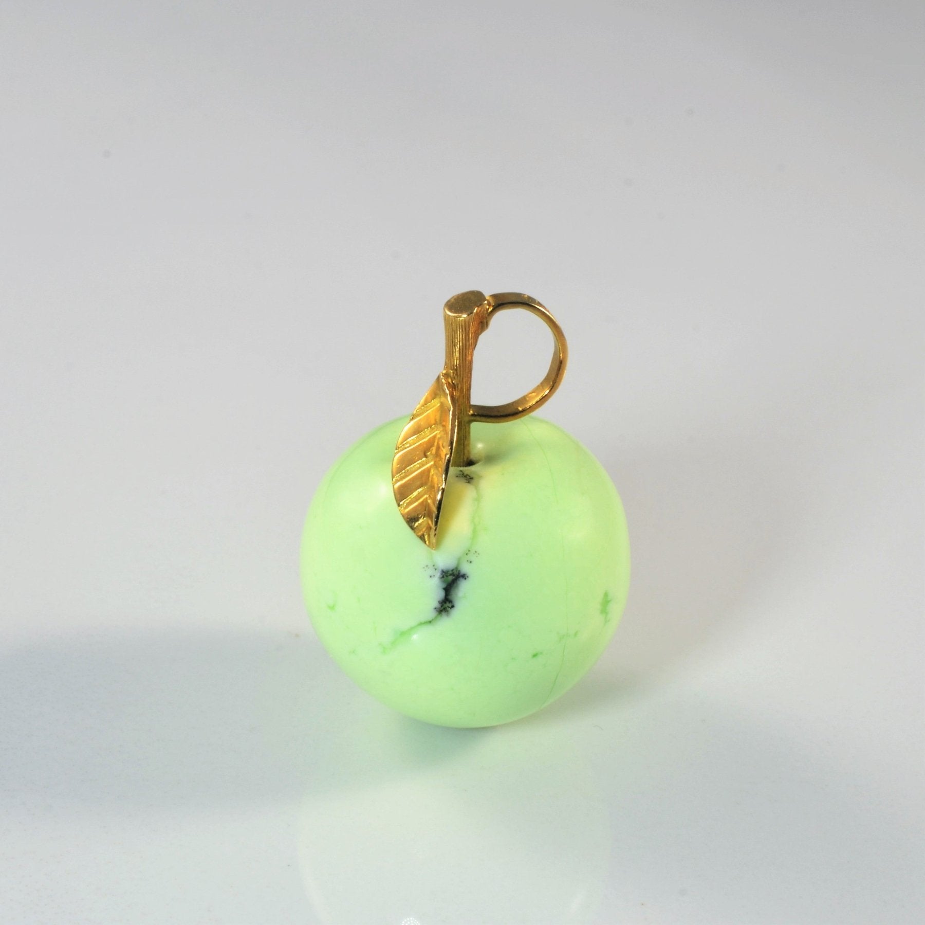 'Cavelti' Green Agate Apple Pendant | - 100 Ways