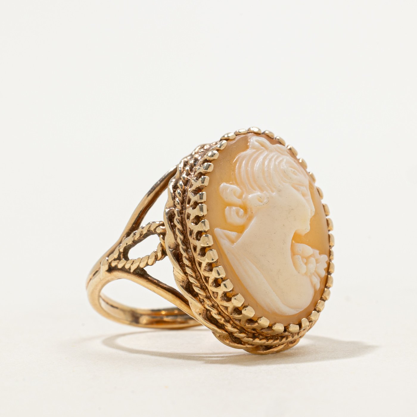 10K Ring with Shell Cameo