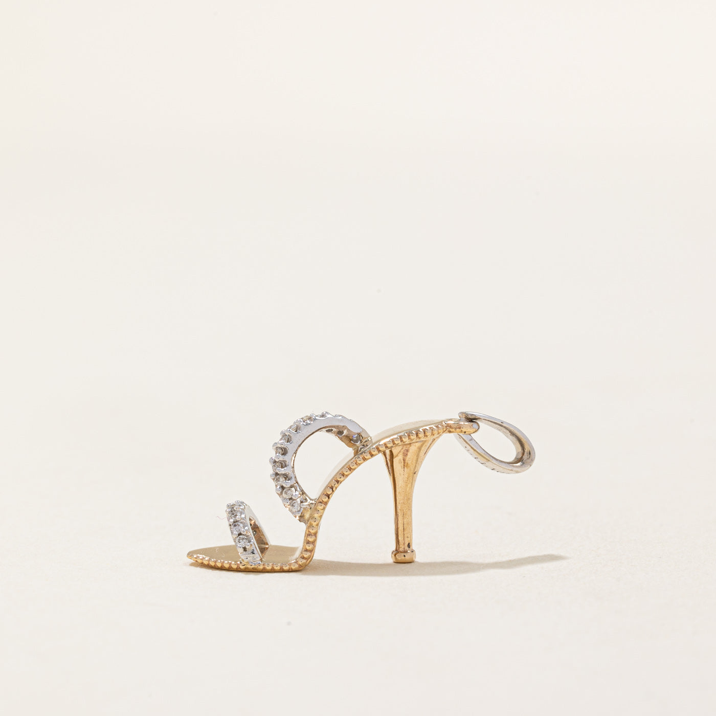 Pendentif talon haut en diamant | 0,05 ct |