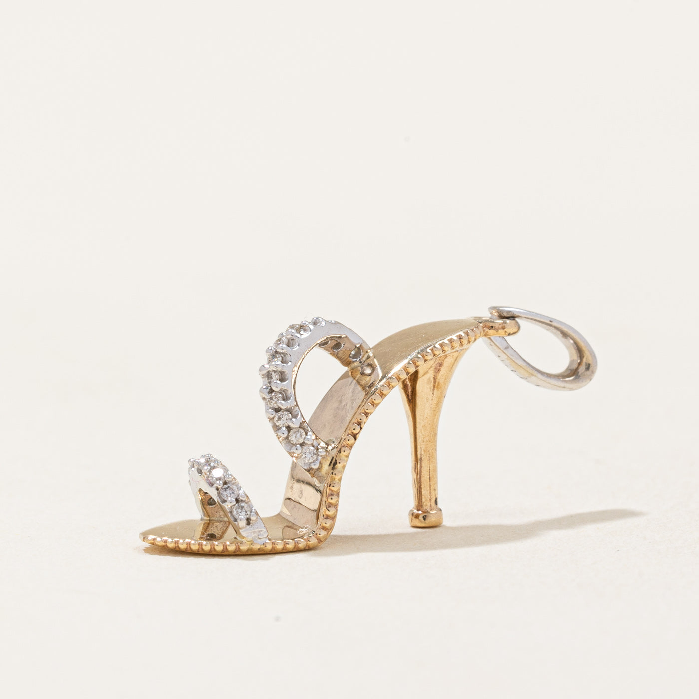 Pendentif talon haut en diamant | 0,05 ct |