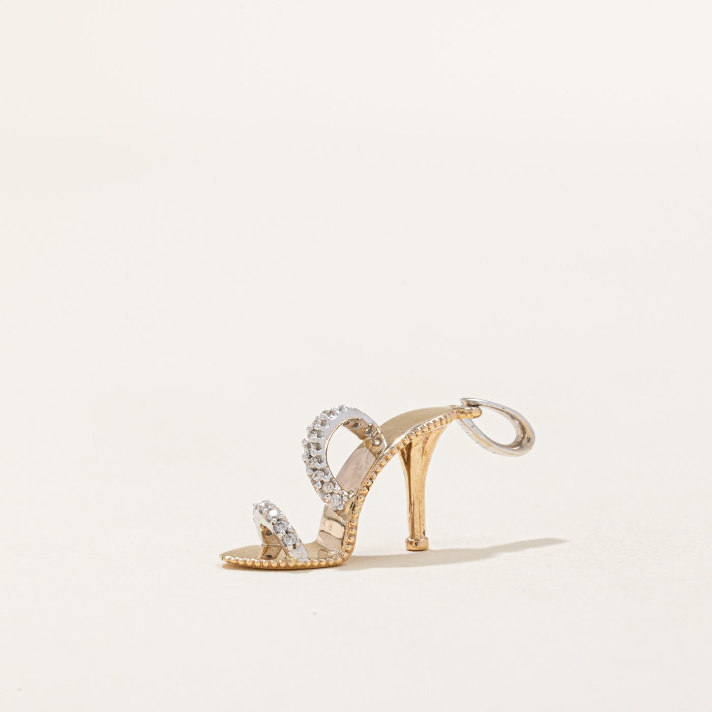 Pendentif talon haut en diamant | 0,05 ct |