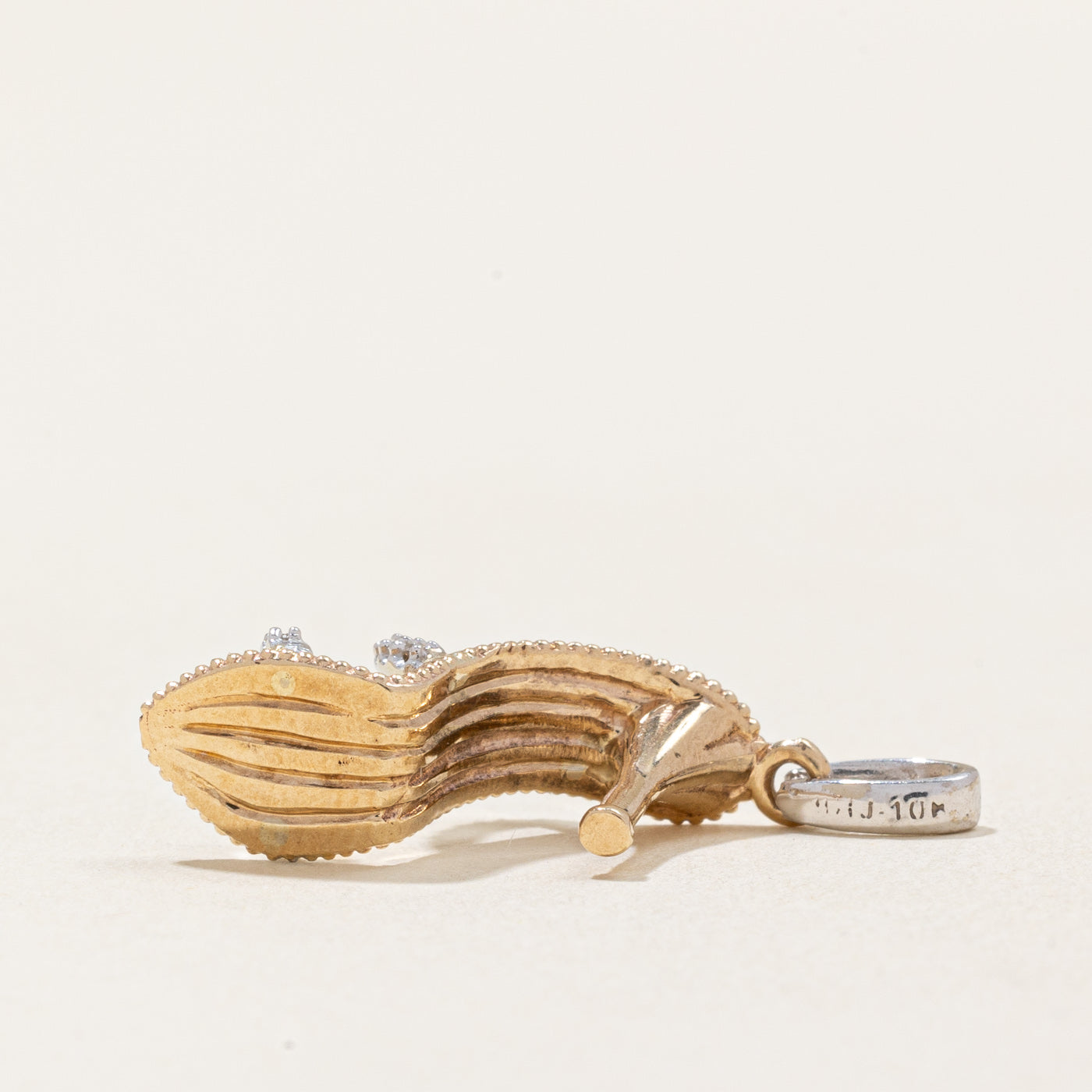 Pendentif talon haut en diamant | 0,05 ct |