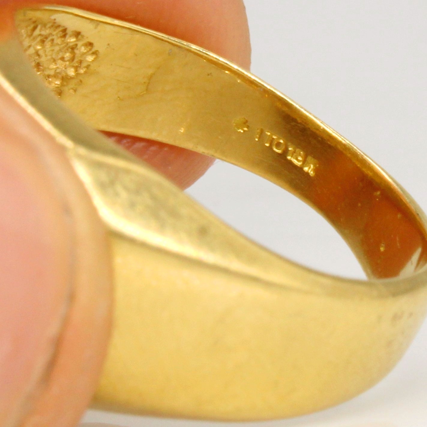 'Davite and Delucchi' Diamond Ring | 0.06ctw | SZ 7.75 | - 100 Ways