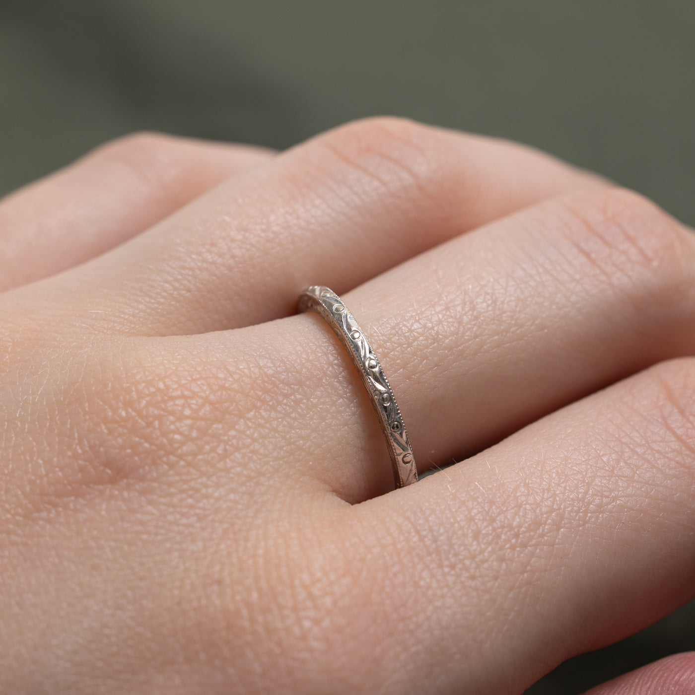 14k White Gold Scrollwork Engraved Band | SZ 7.5