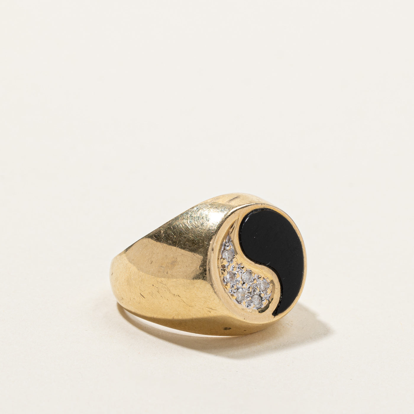Cluster Diamond Onyx Gold Yin Yang Ring | 0.07ctw | SZ 7 |