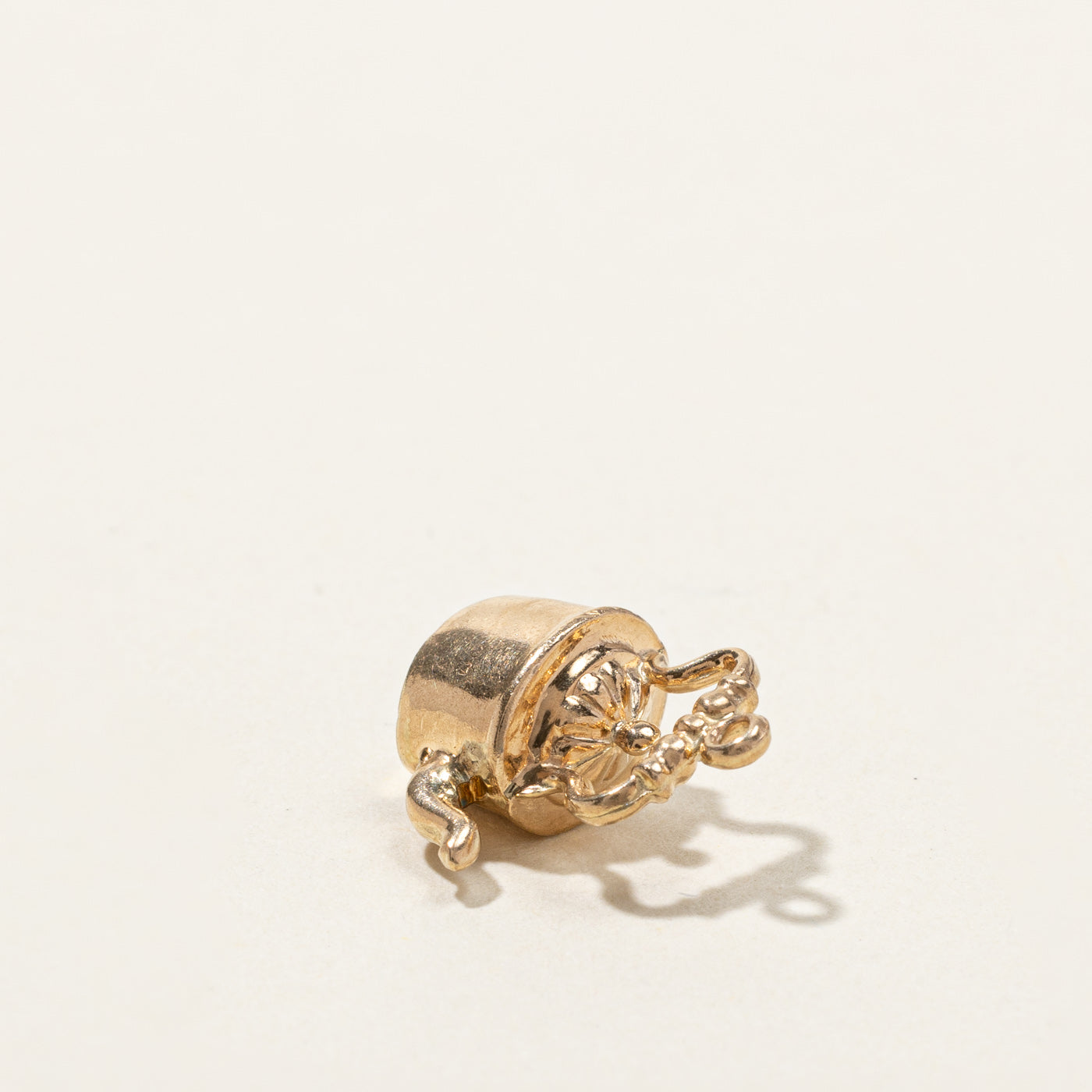 9k Gold Kettle Charm
