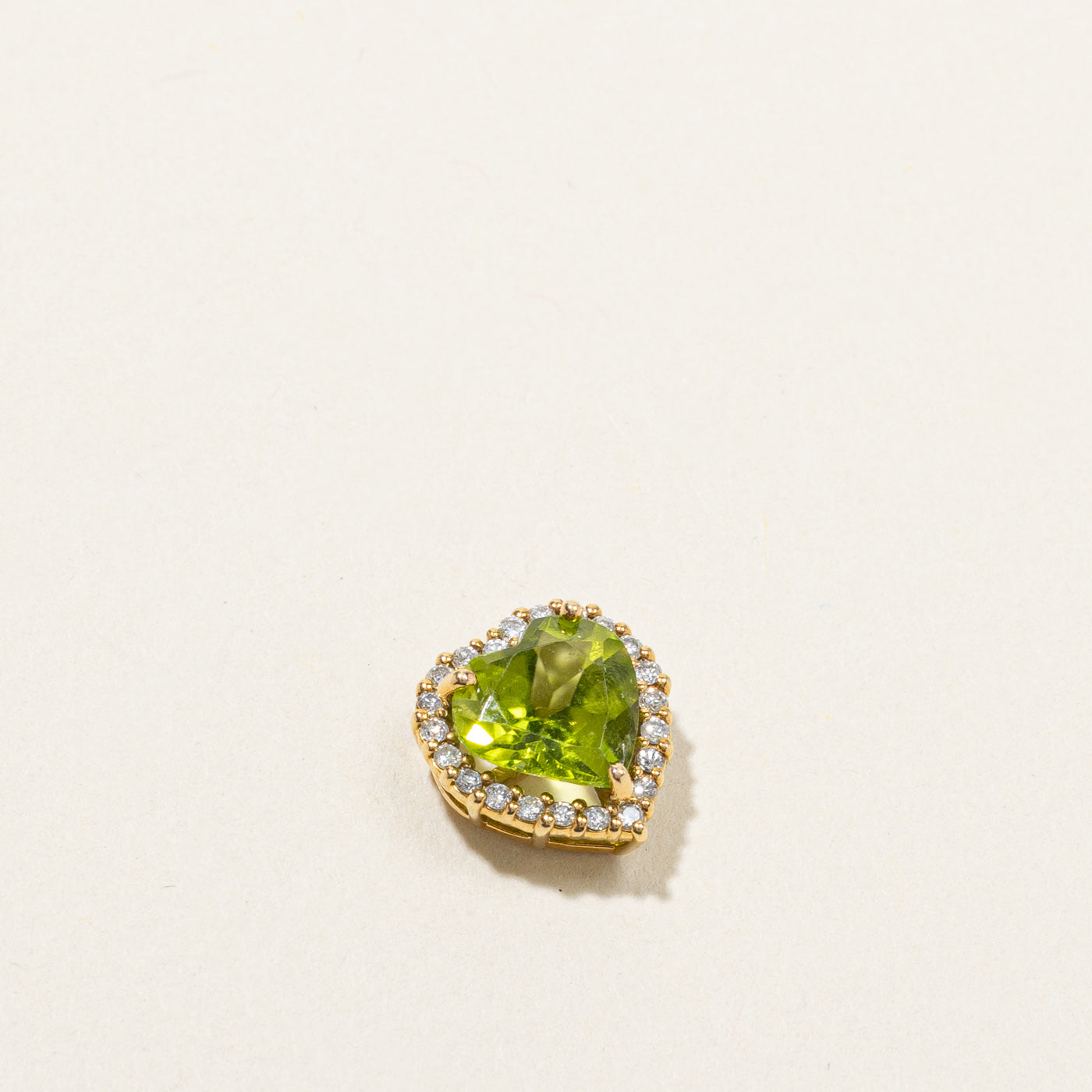Pendentif cœur en péridot et diamants | 1,50 ct | 0,11 ct au total |