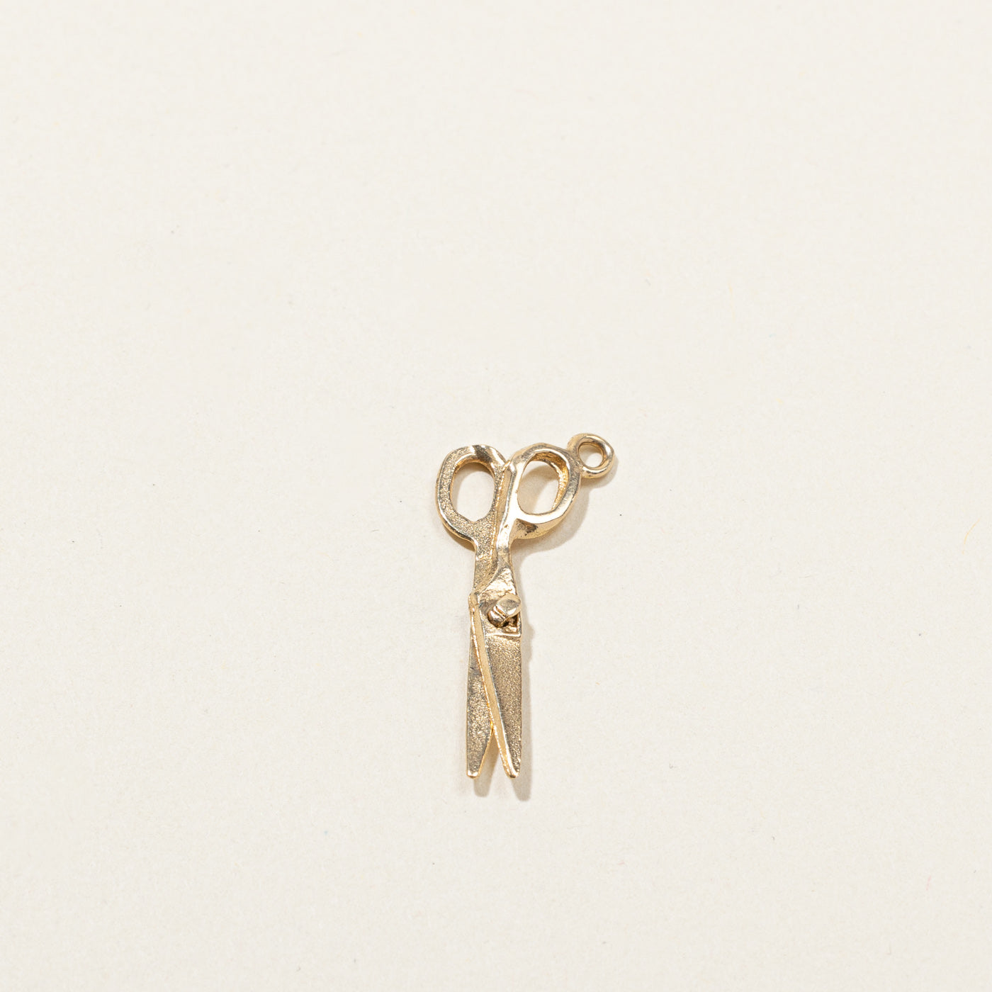 Breloque ciseaux en or 10 carats